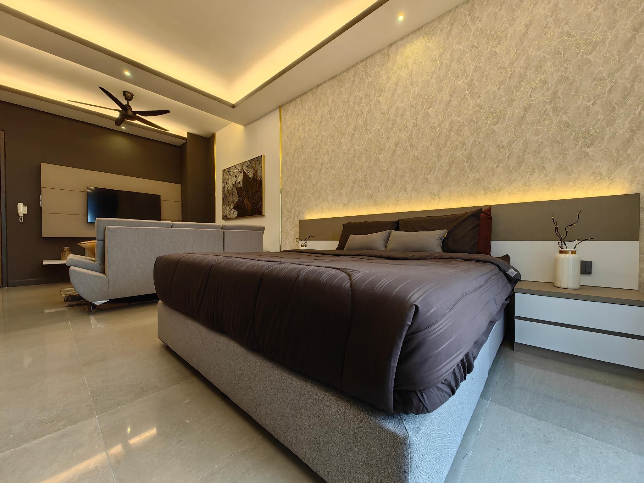 Deluxe King Suite with Balcony