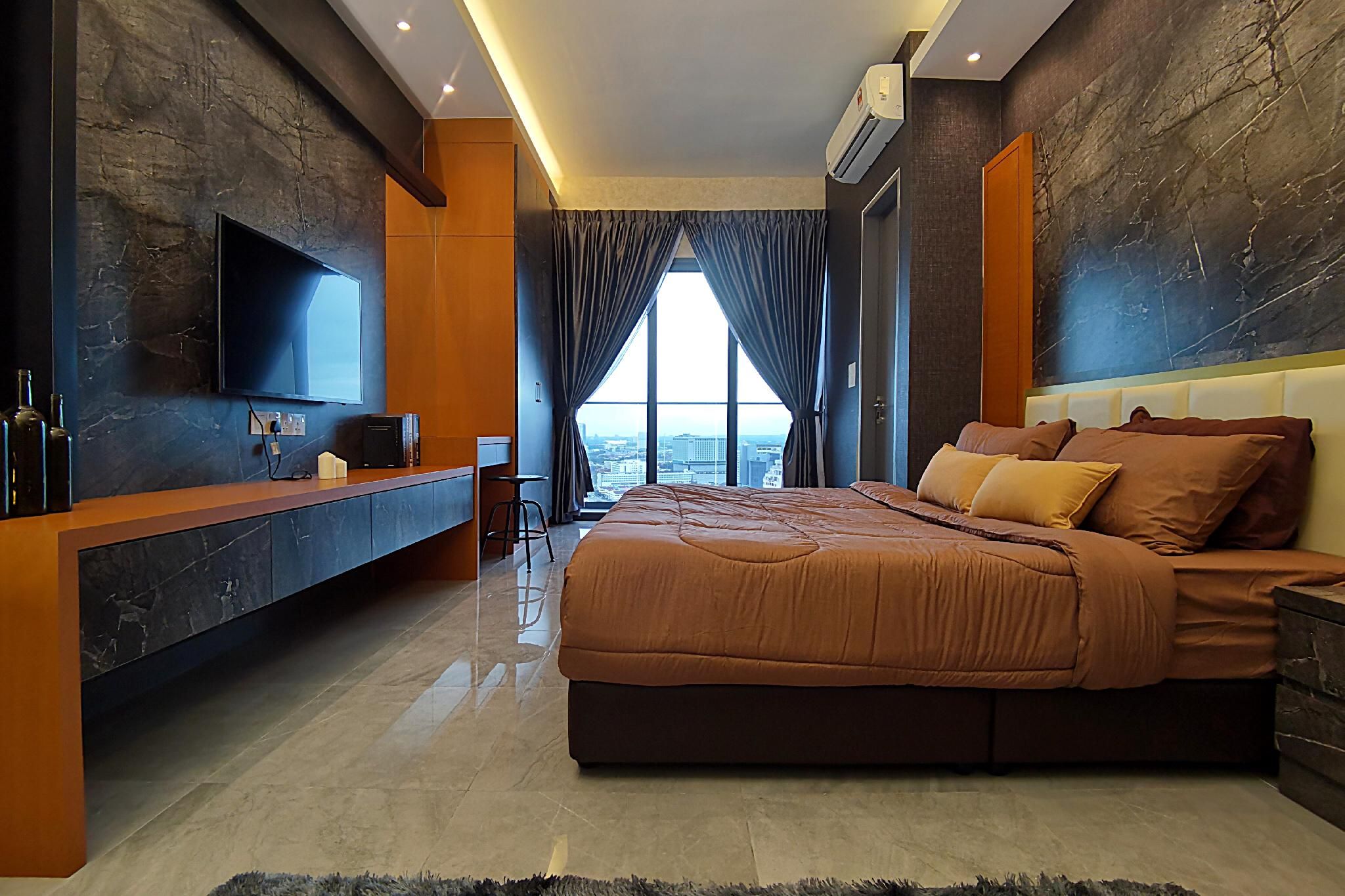 Deluxe City View Suite