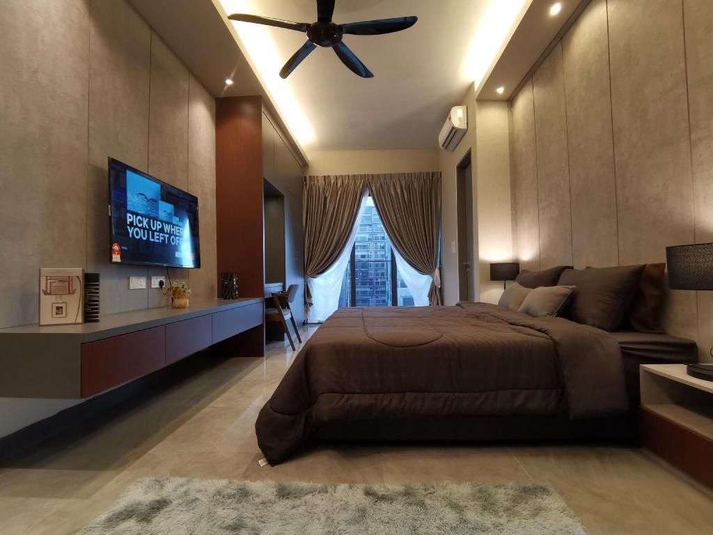 Deluxe King Room with Balcony