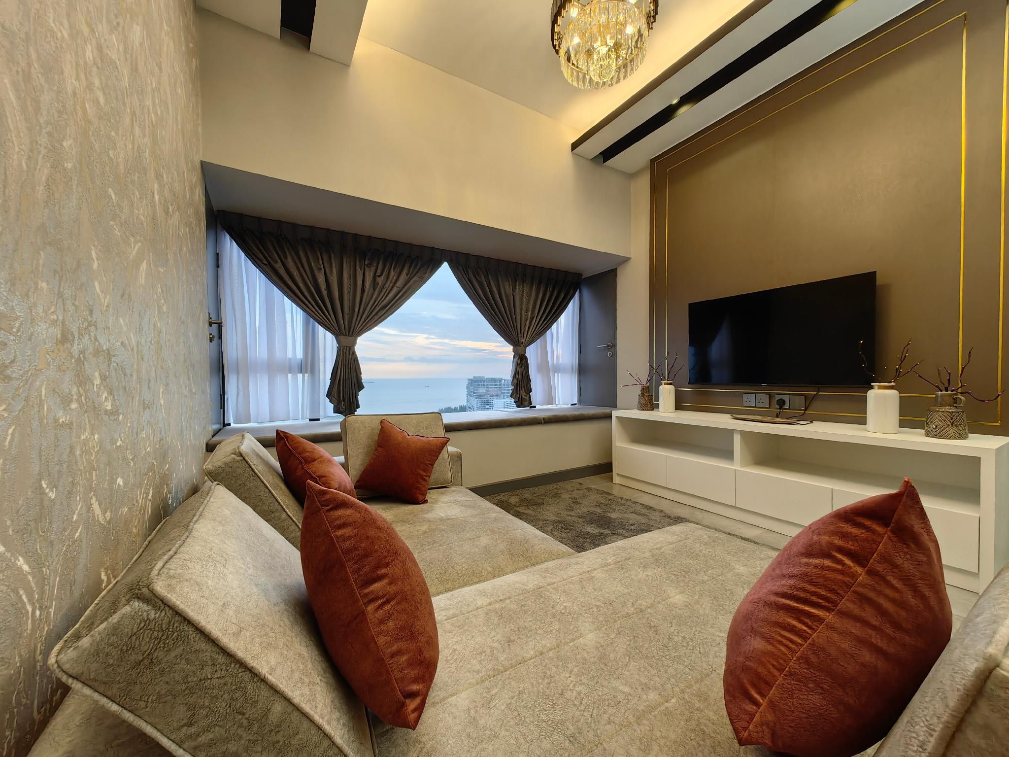 Luxury 2-Bedroom Apartment