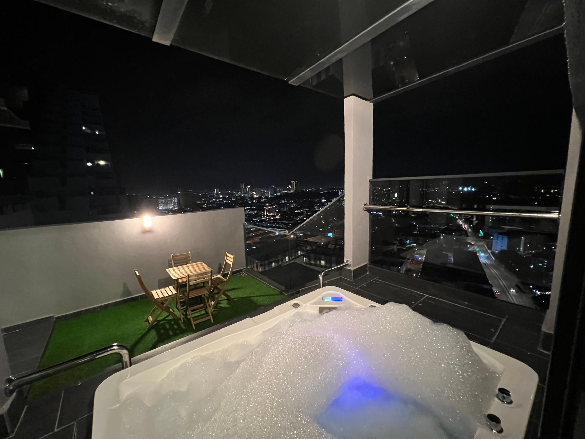 Deluxe King Room with Private Pool