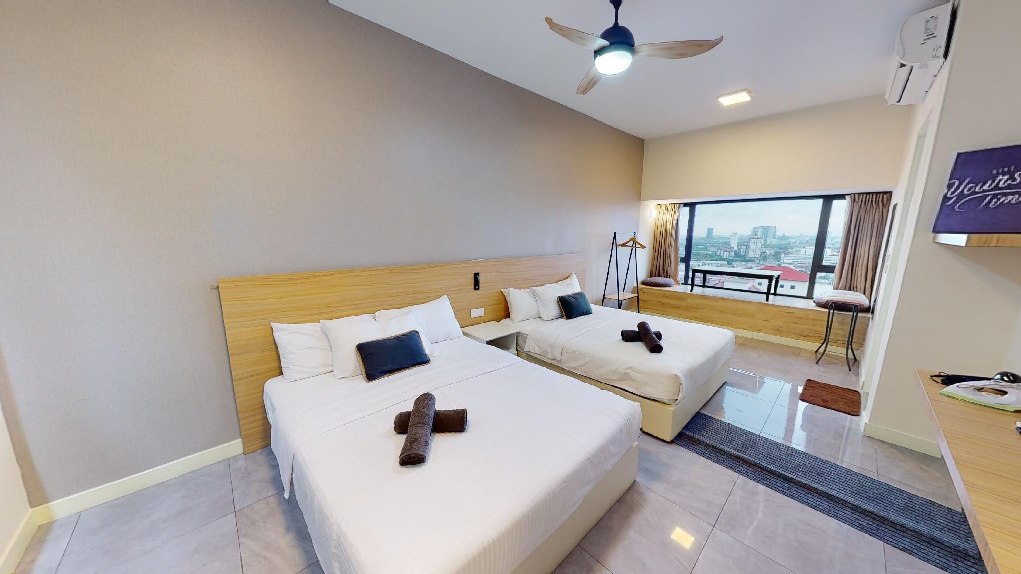 DOUBLE QUEEN BED SUITE