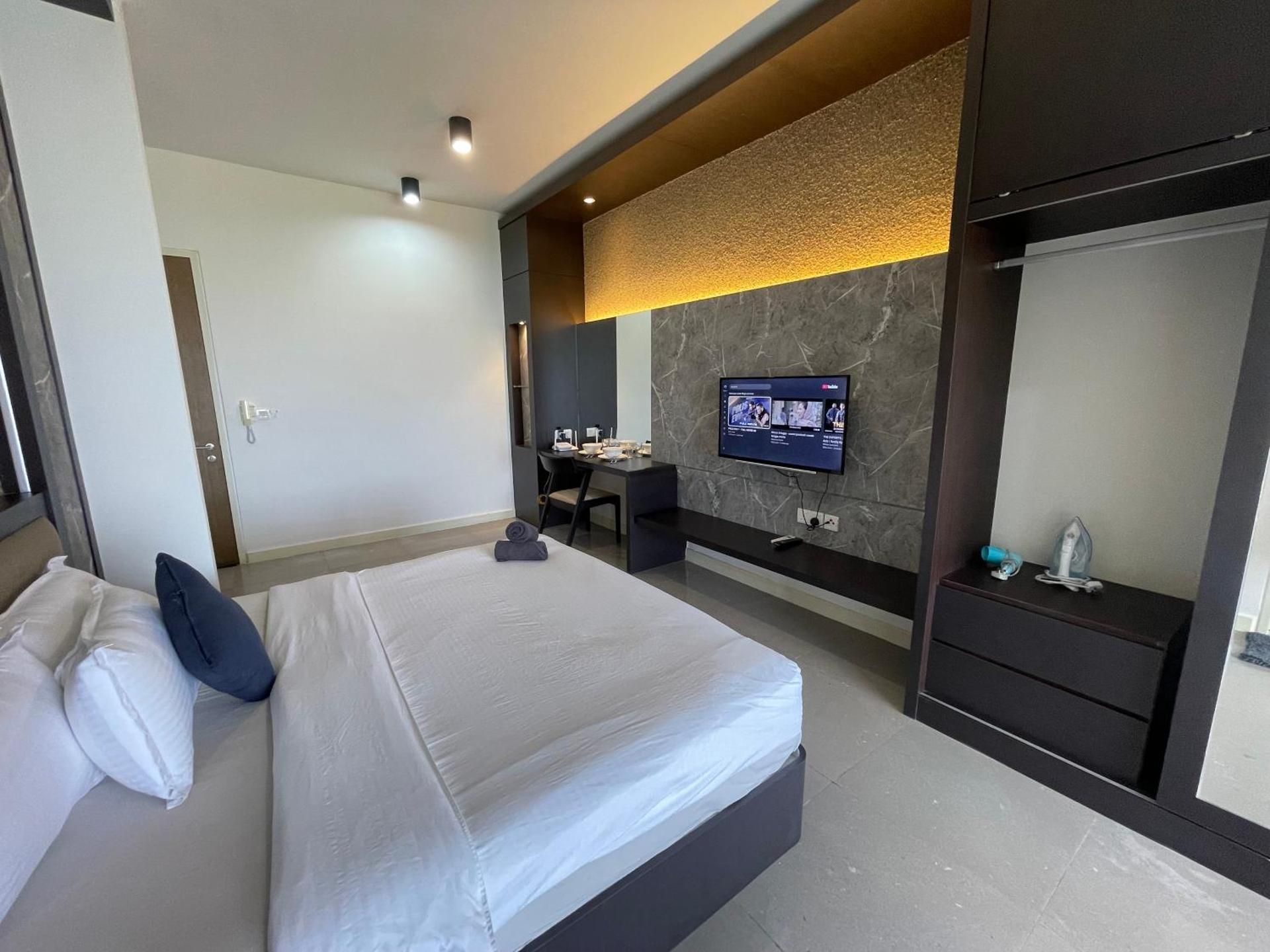 Couple Room