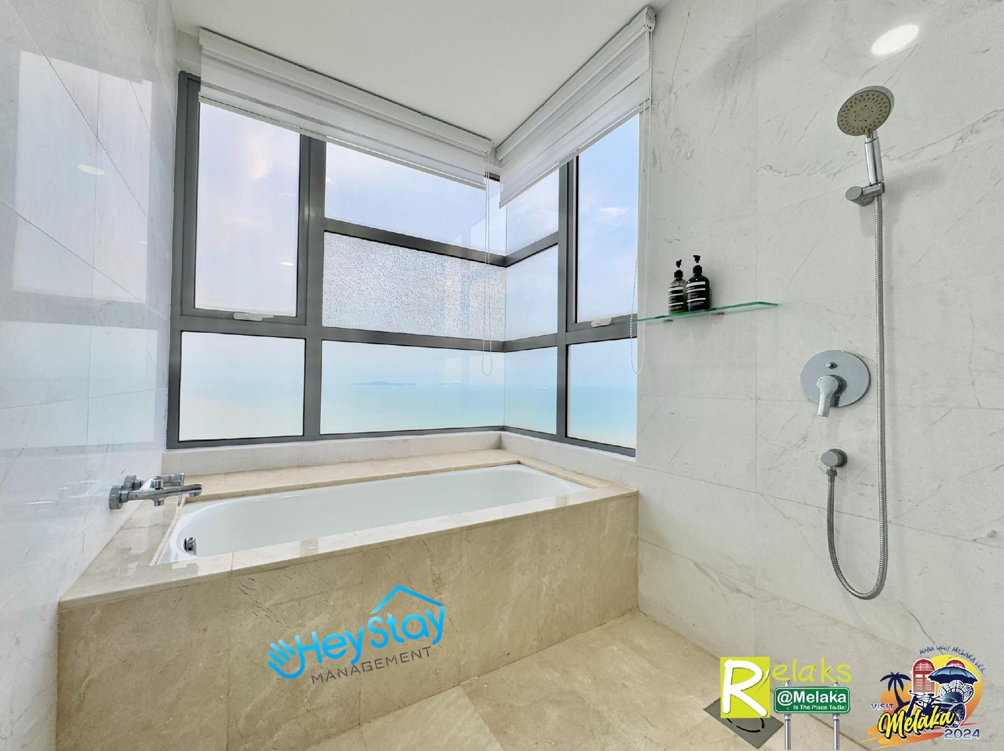 Seaview Three Bedroom Suite with Bathtub