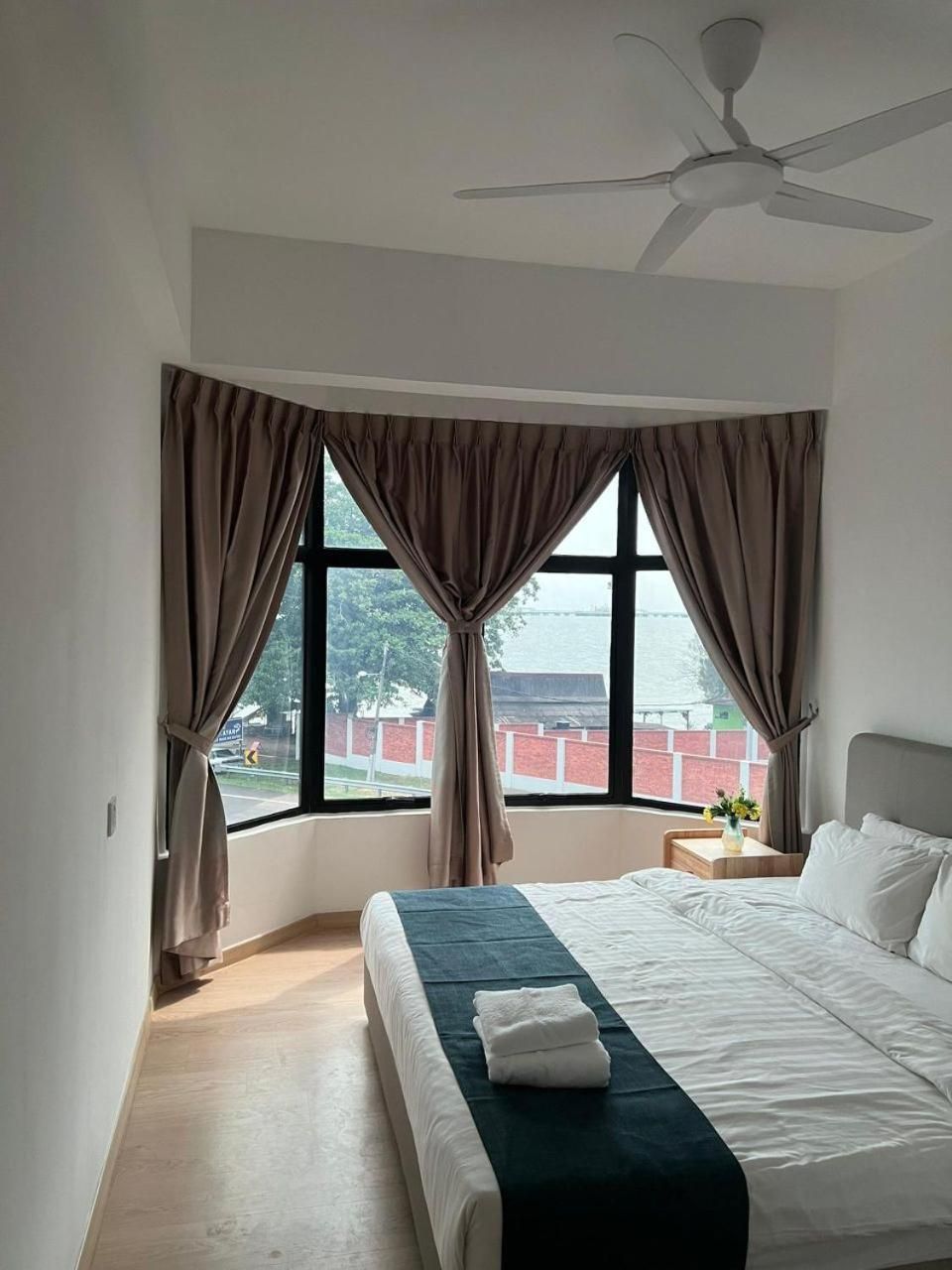 Two-Bedroom Apartment with Balcony and Sea View