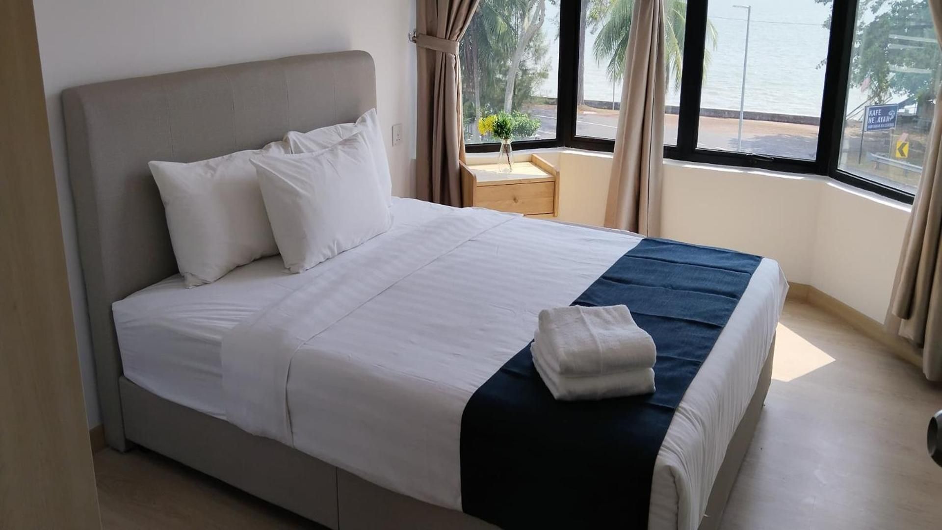 Two-Bedroom Apartment with Balcony and Sea View