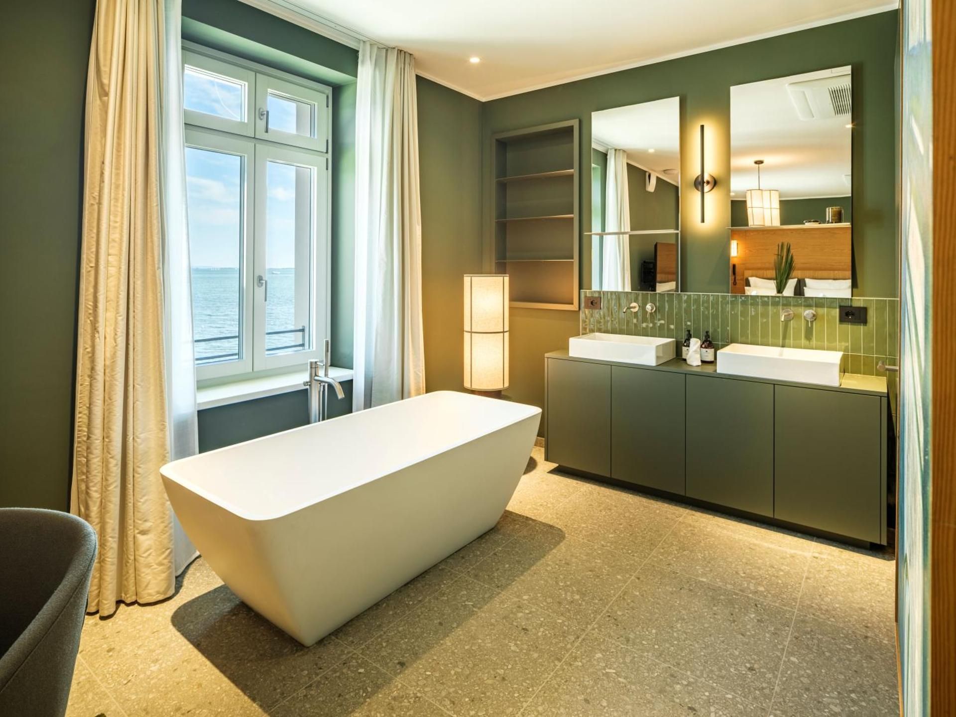 Deluxe Double or Twin Room with Sea View