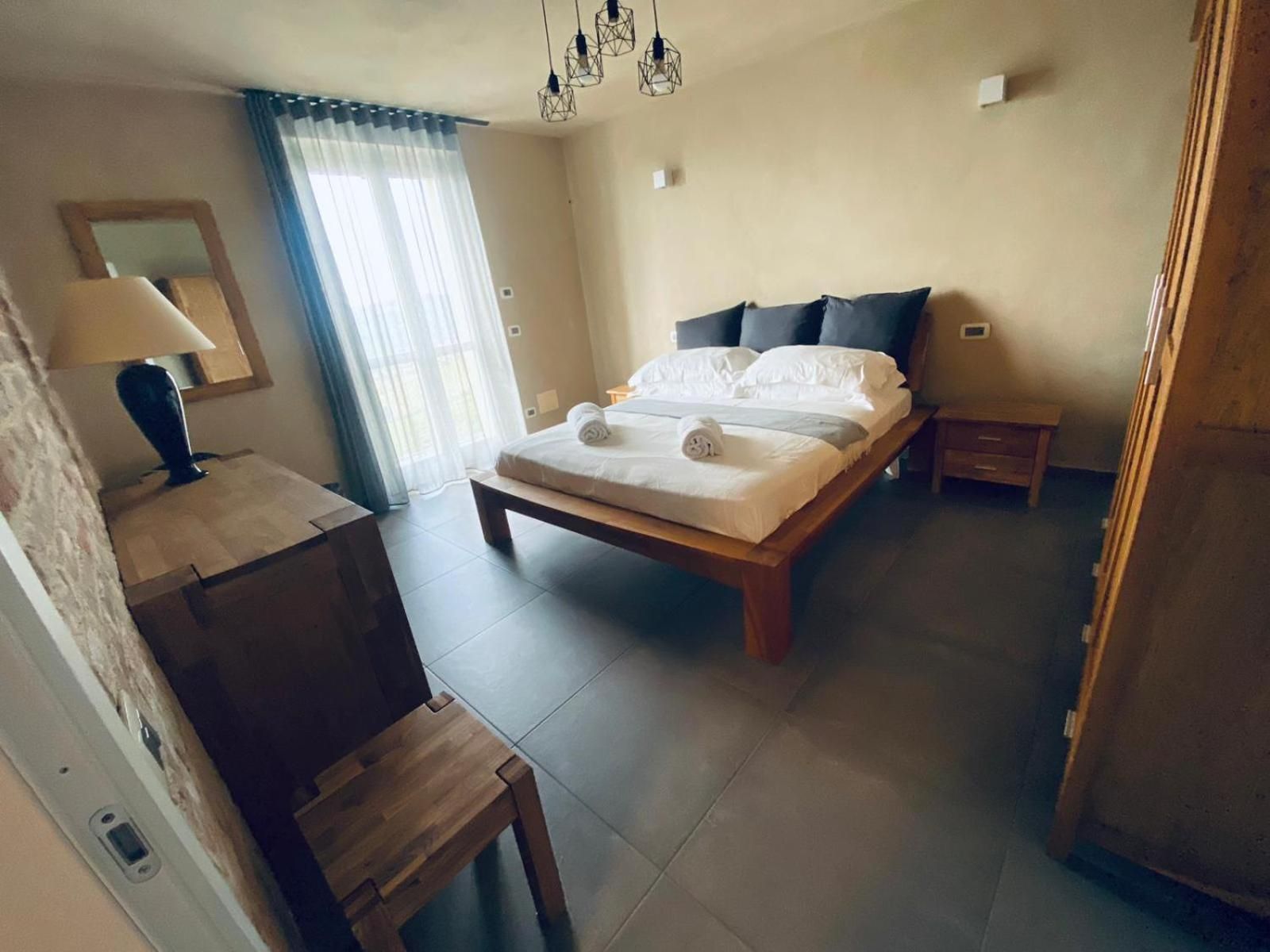 One-Bedroom Deluxe Apartment