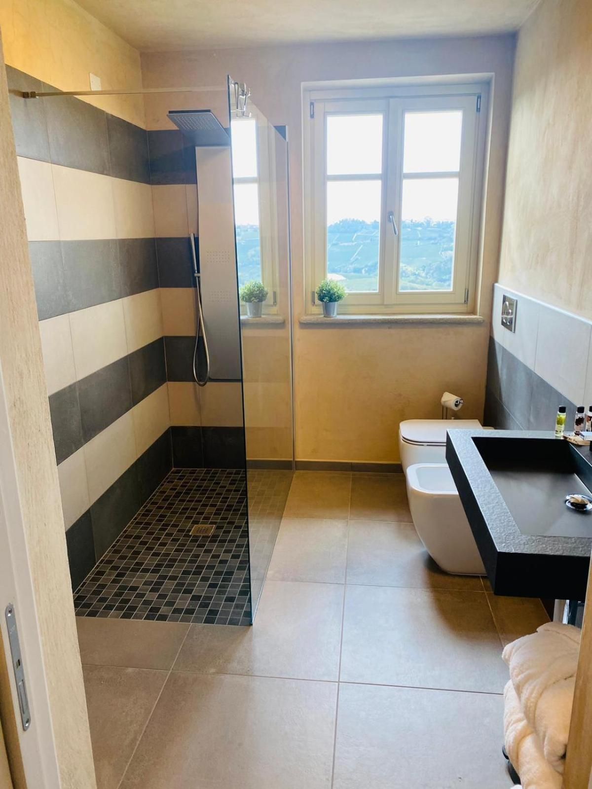 One-Bedroom Deluxe Apartment