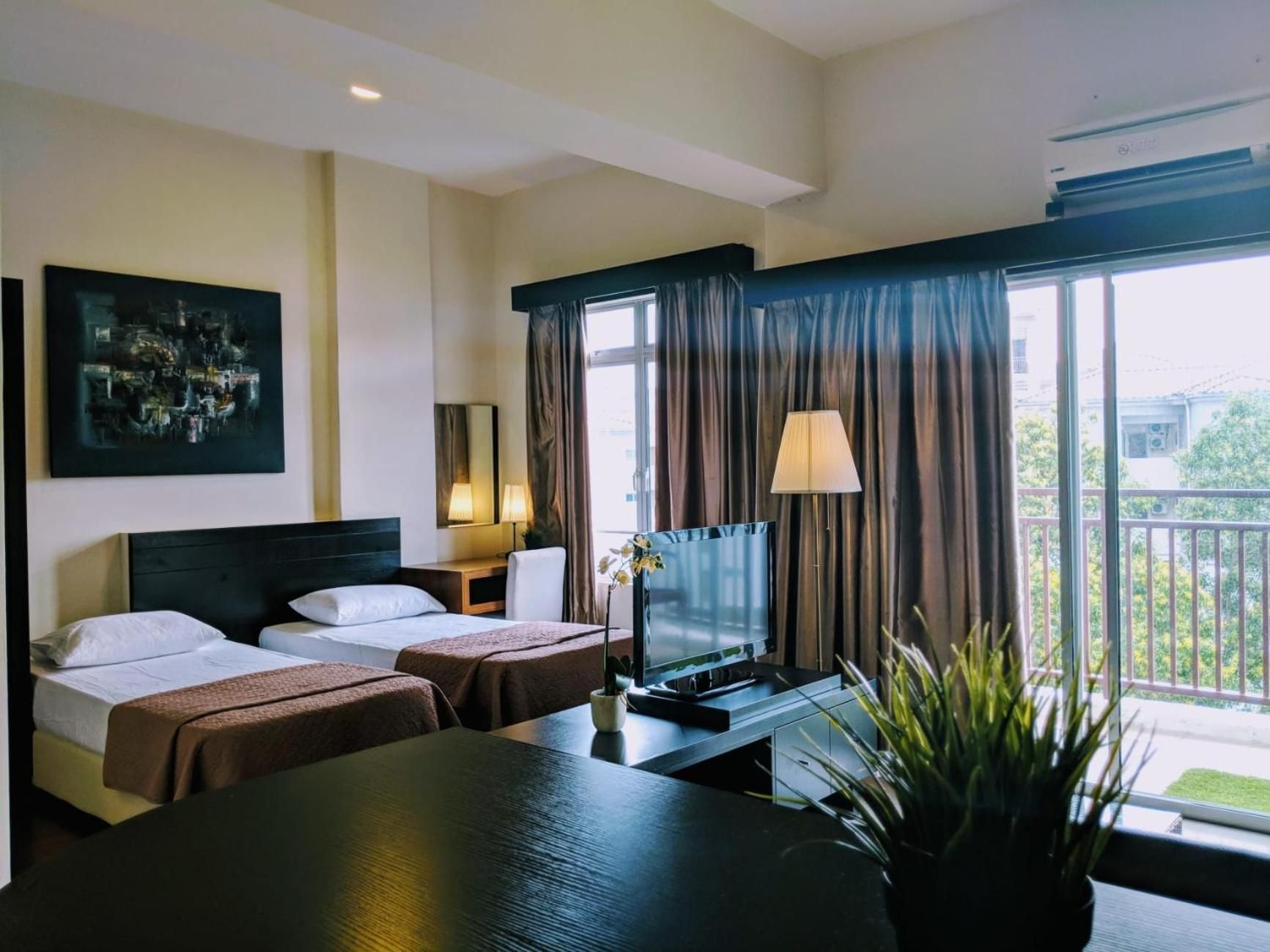 Jacuzzi King Studio Apartment - Free 2 Waterpark Tickets (Tickets Valid until check out)