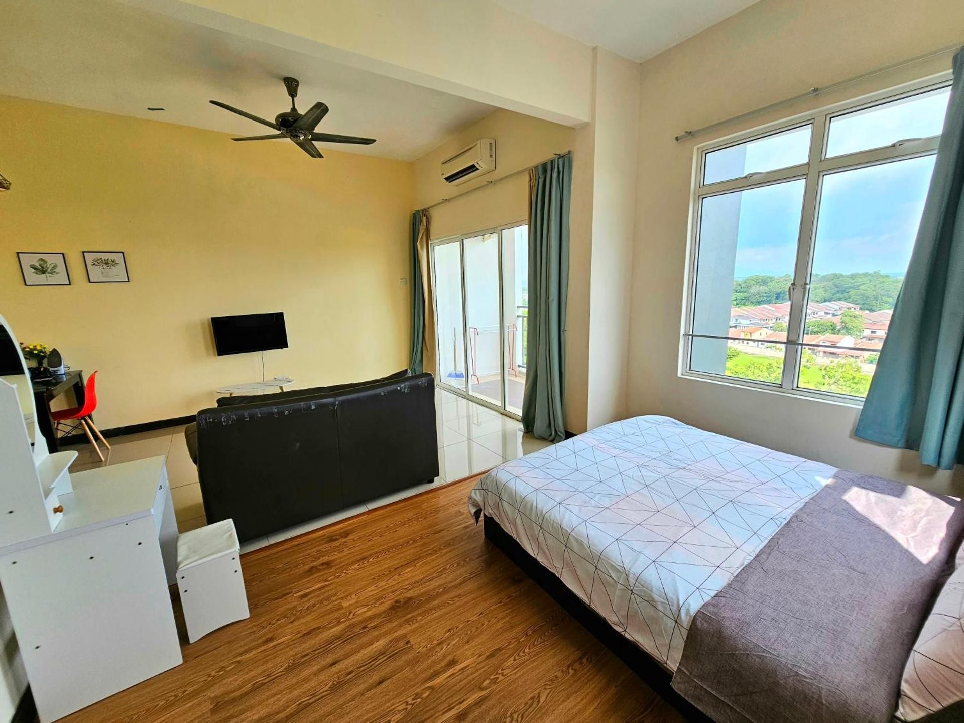 Queen Studio Deluxe Apartment (Free 2 Waterpark Tickets and Unlimited Access)