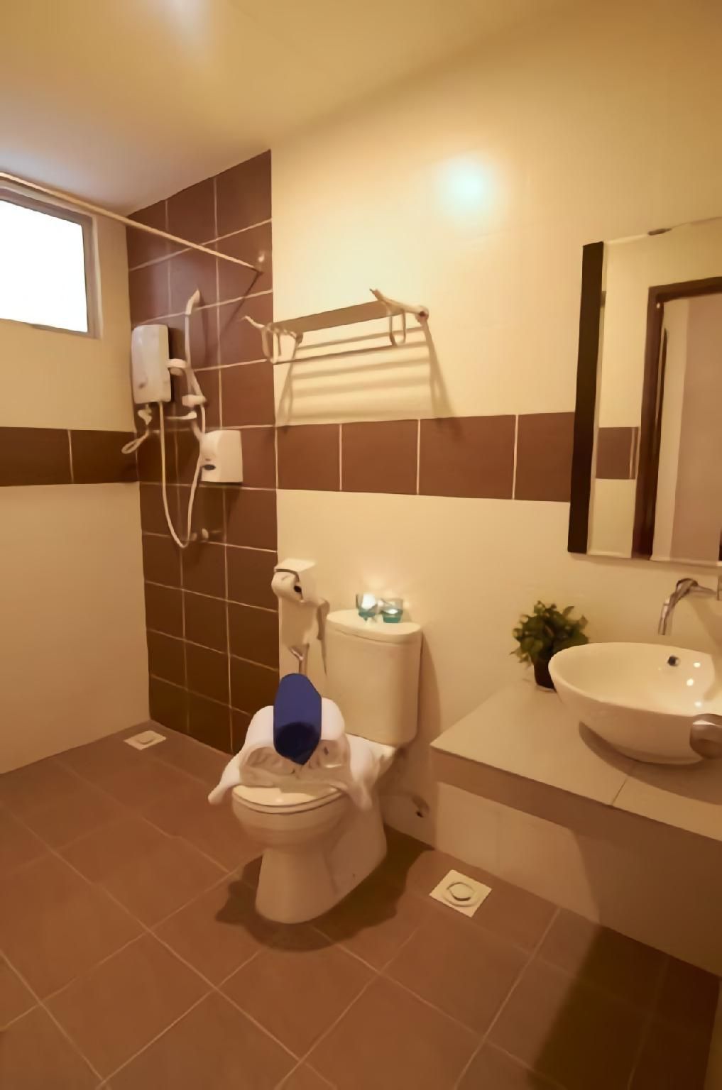 Three Bedroom Apartment with Balcony