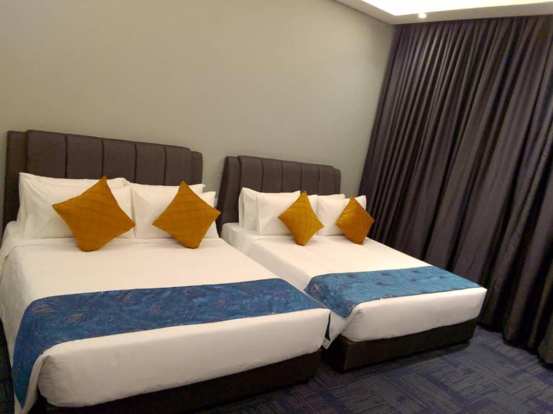 Quadruple Room with Private Bathroom
