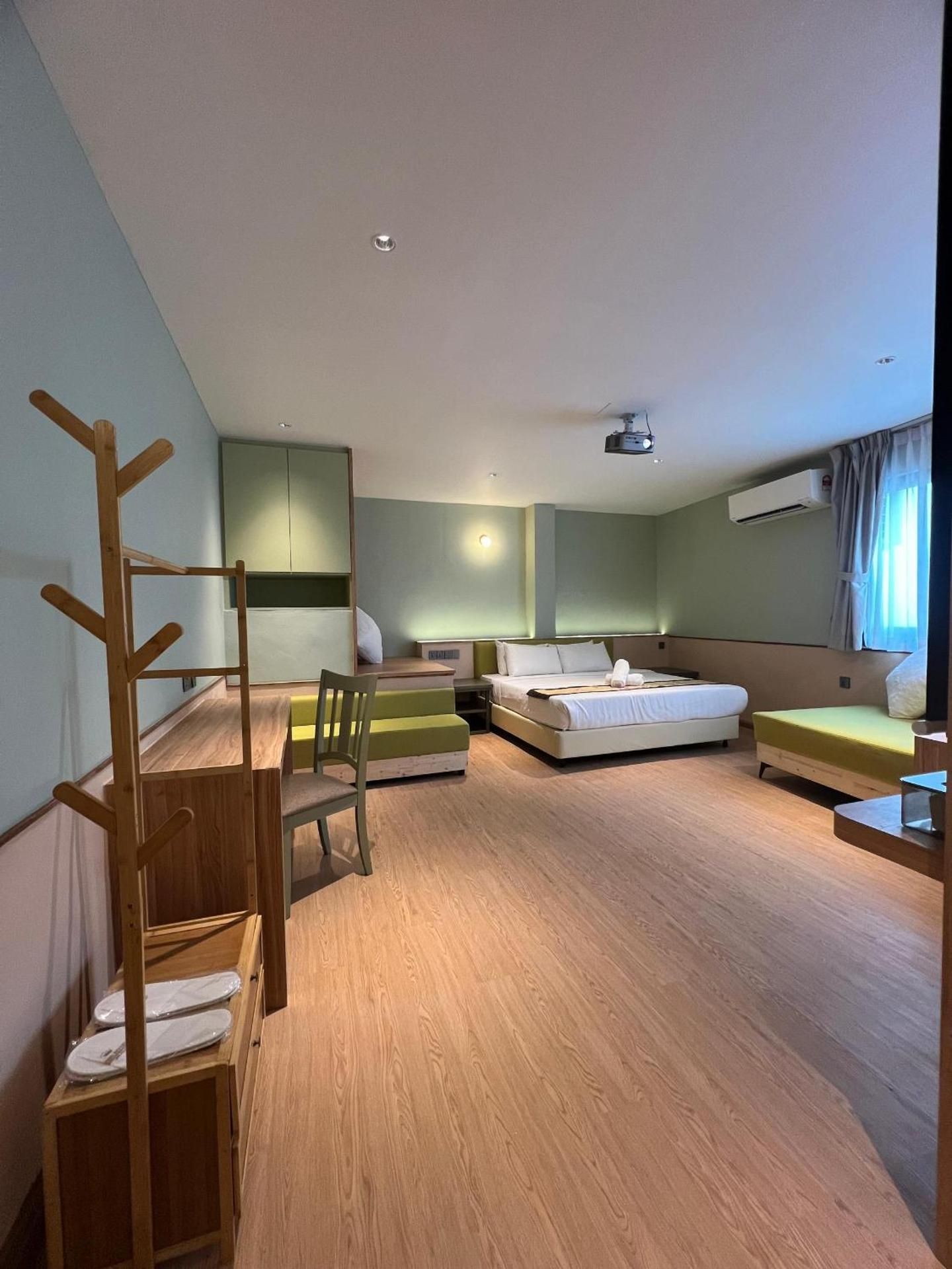 Premier Studio Deluxe Suite with Bathtub