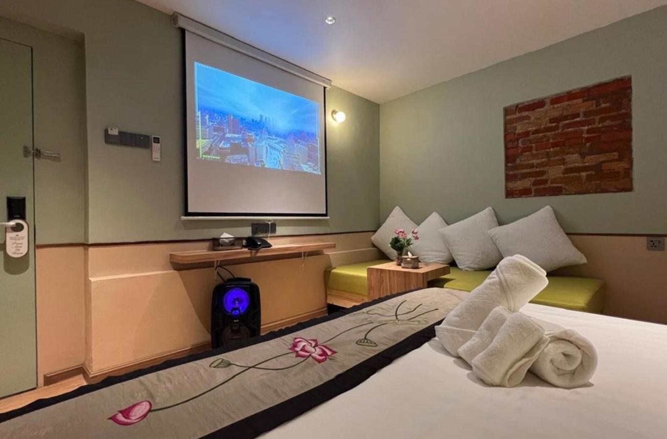 Premier Deluxe King with Sofa Bed