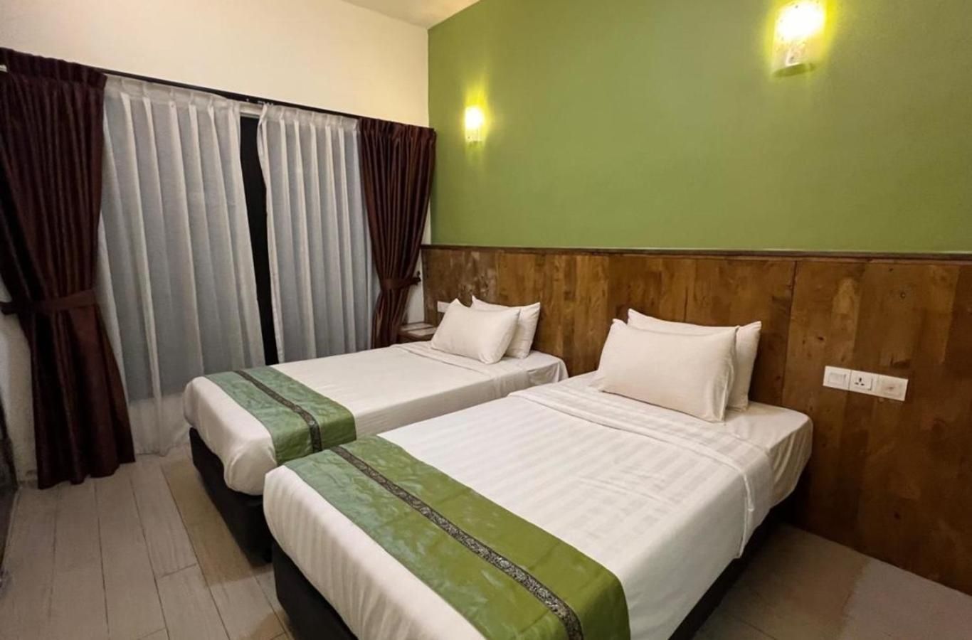 Classic Deluxe Twin Room