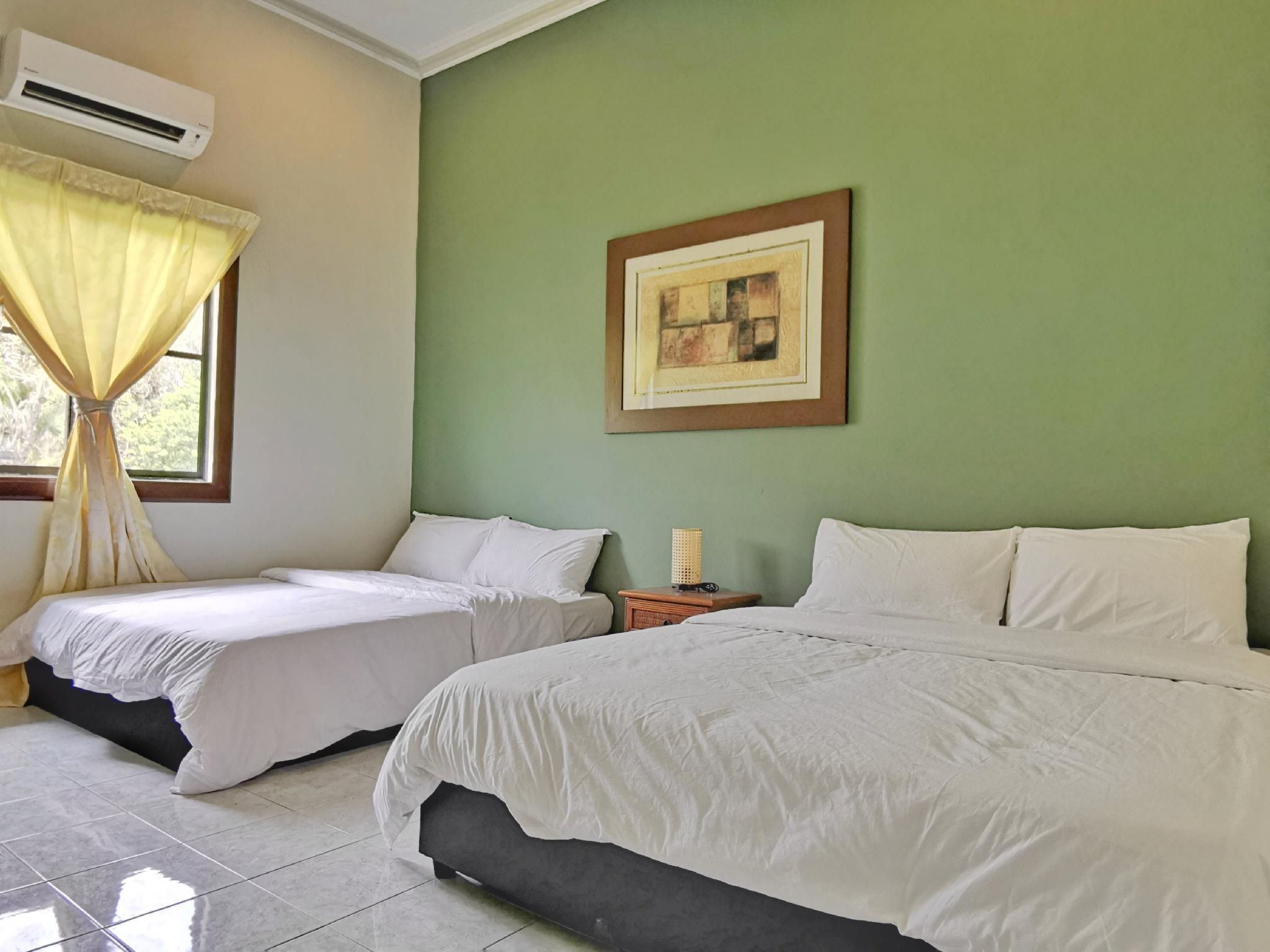 4 Bedrooms Villa