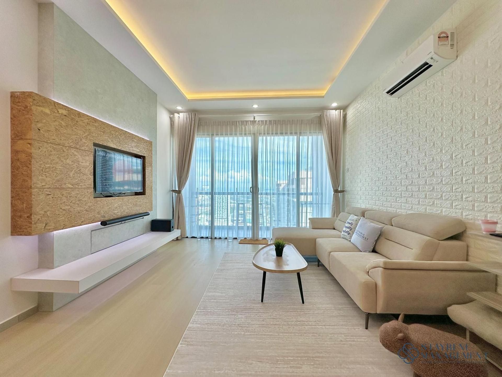 One-Bedroom Apartment with City View