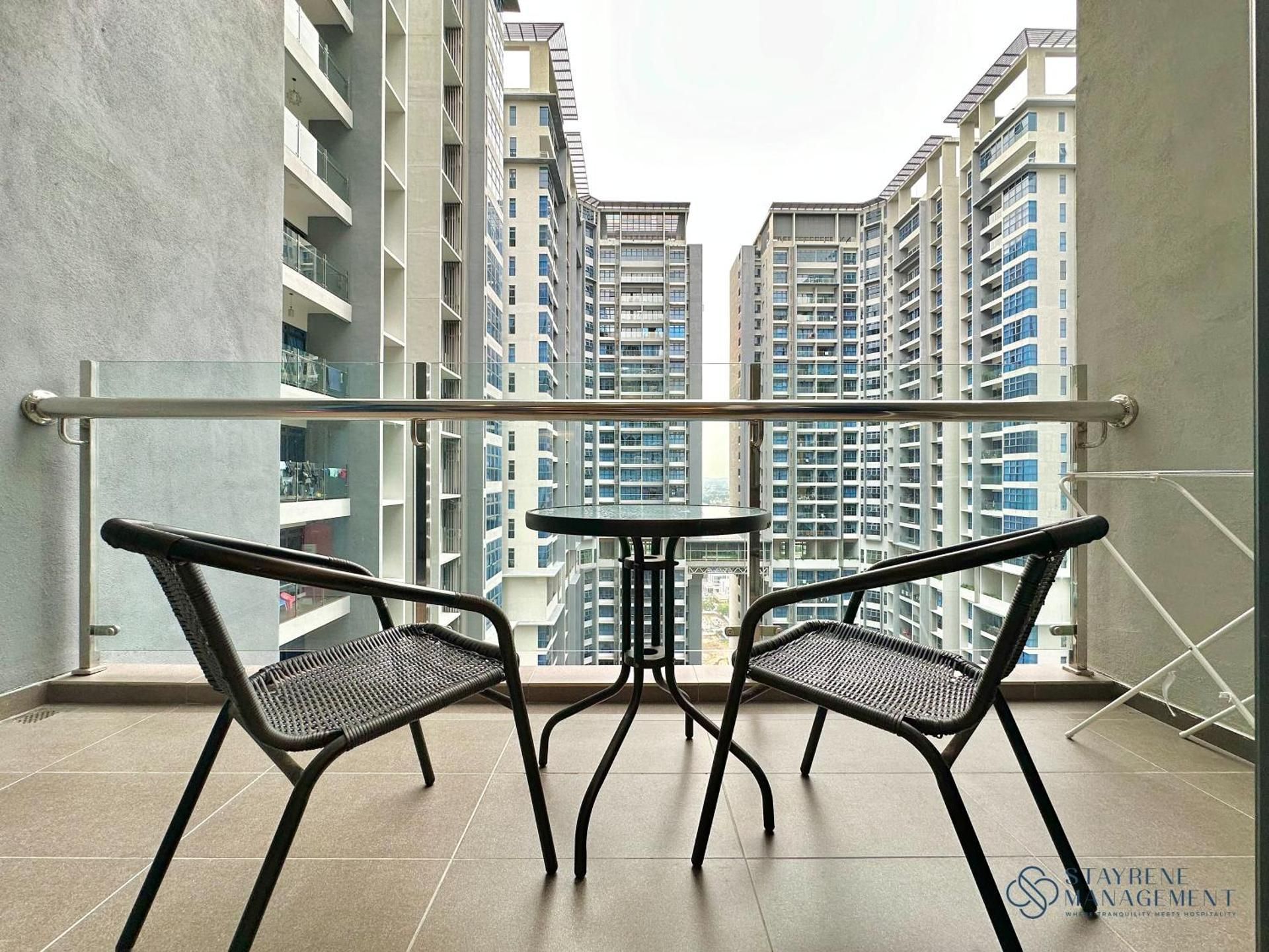 One-Bedroom Apartment with Pool View