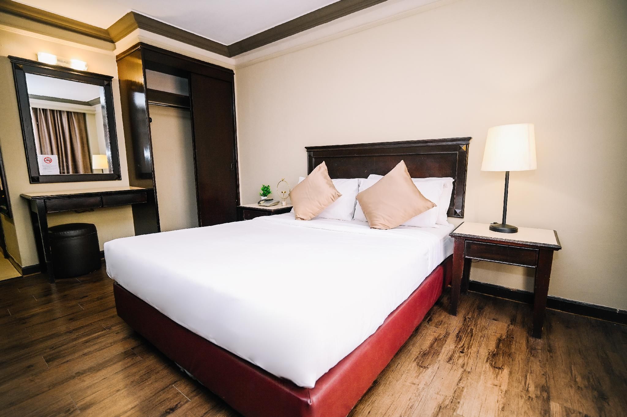 Standard Queen Room