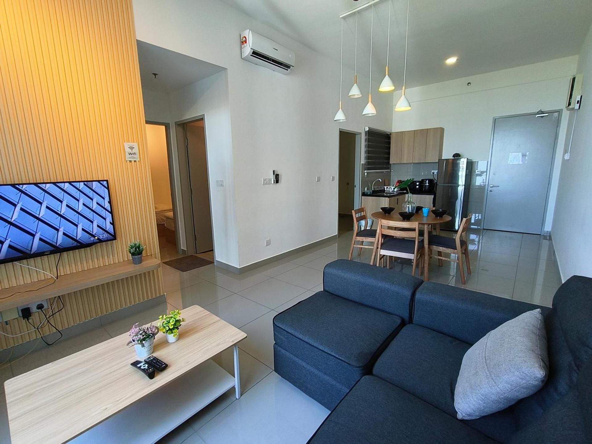Apartment with Pool View
