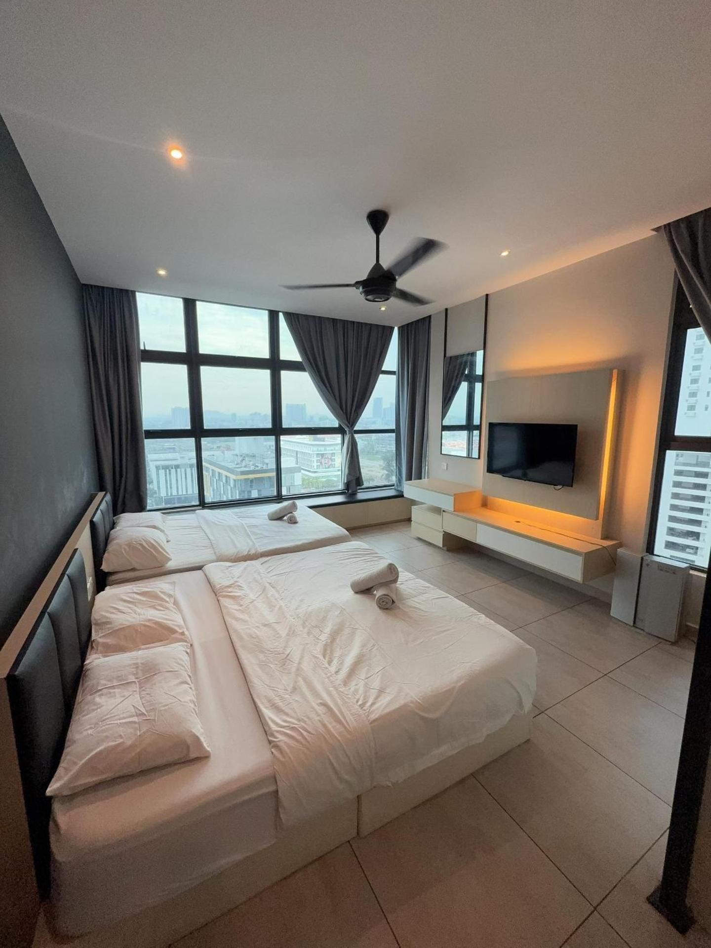 Deluxe Family Room