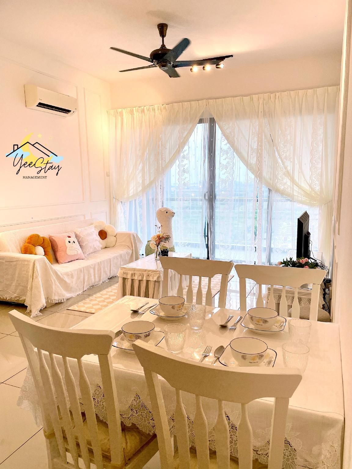 One Bedroom Deluxe Pool Access