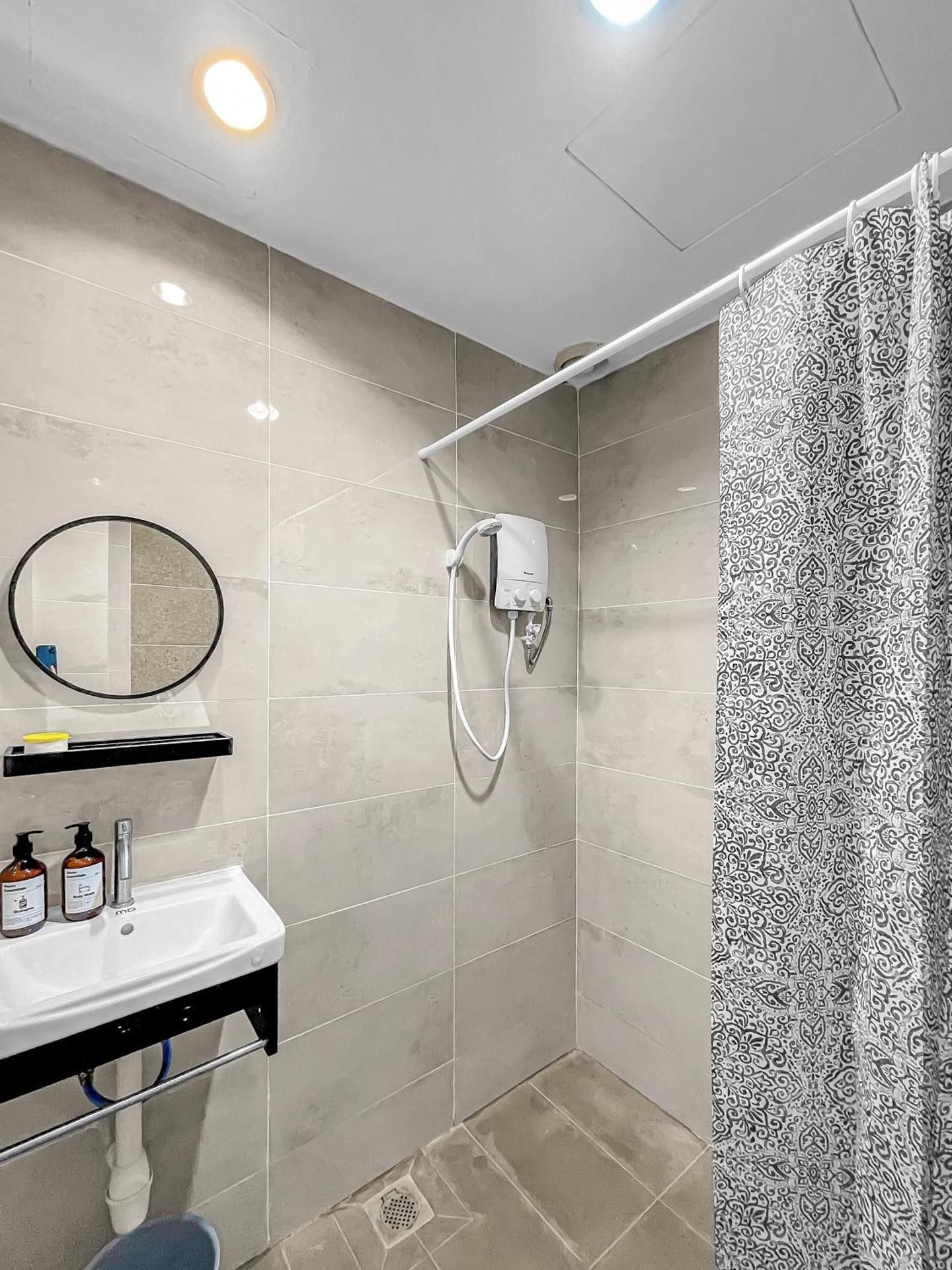 Deluxe Double Room with Side Sea View
