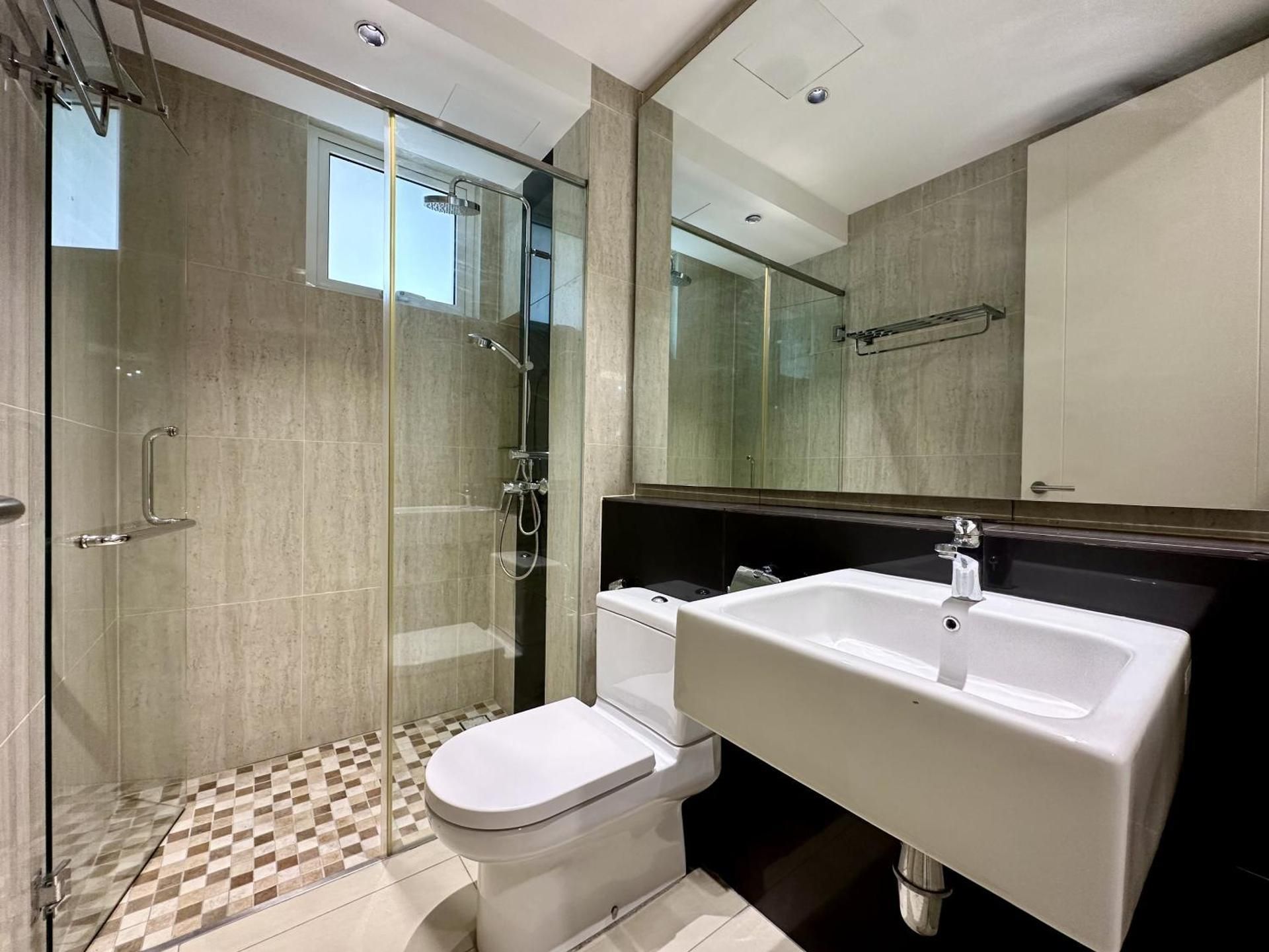 Three-Bedroom Apartment with Lake View