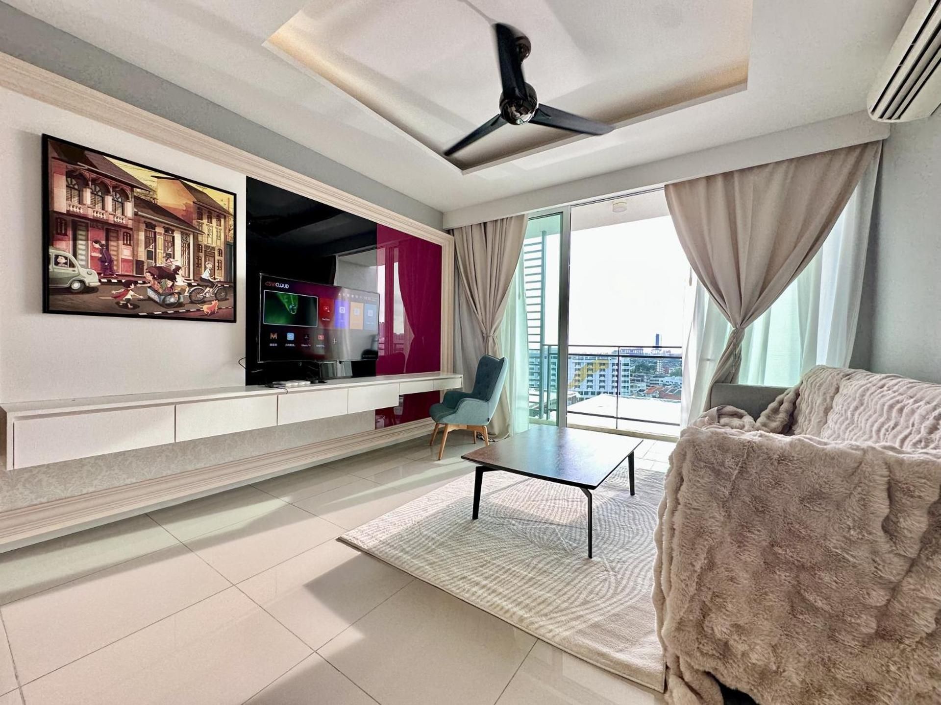 Three-Bedroom Apartment with Lake View
