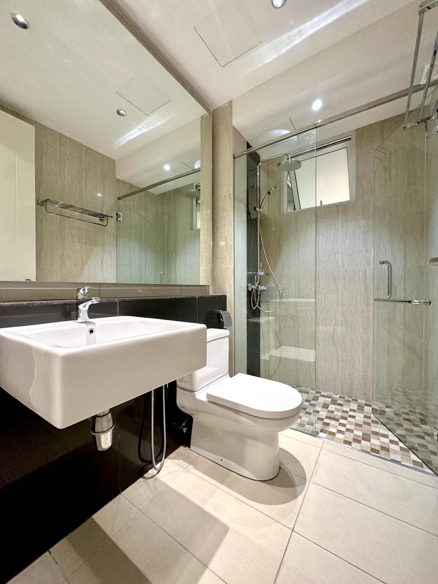 Three-Bedroom Apartment with Balcony