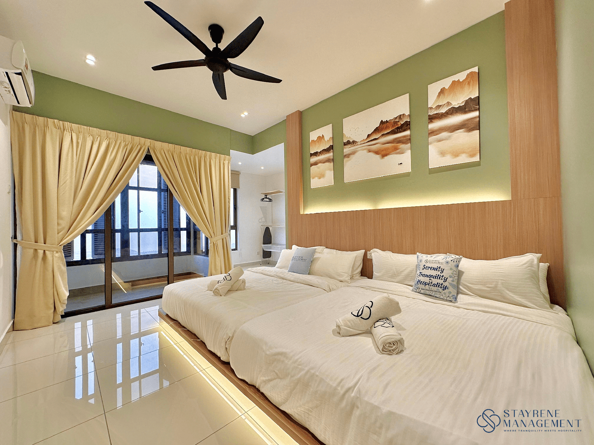 Penthouse with Kitchenette and Balcony