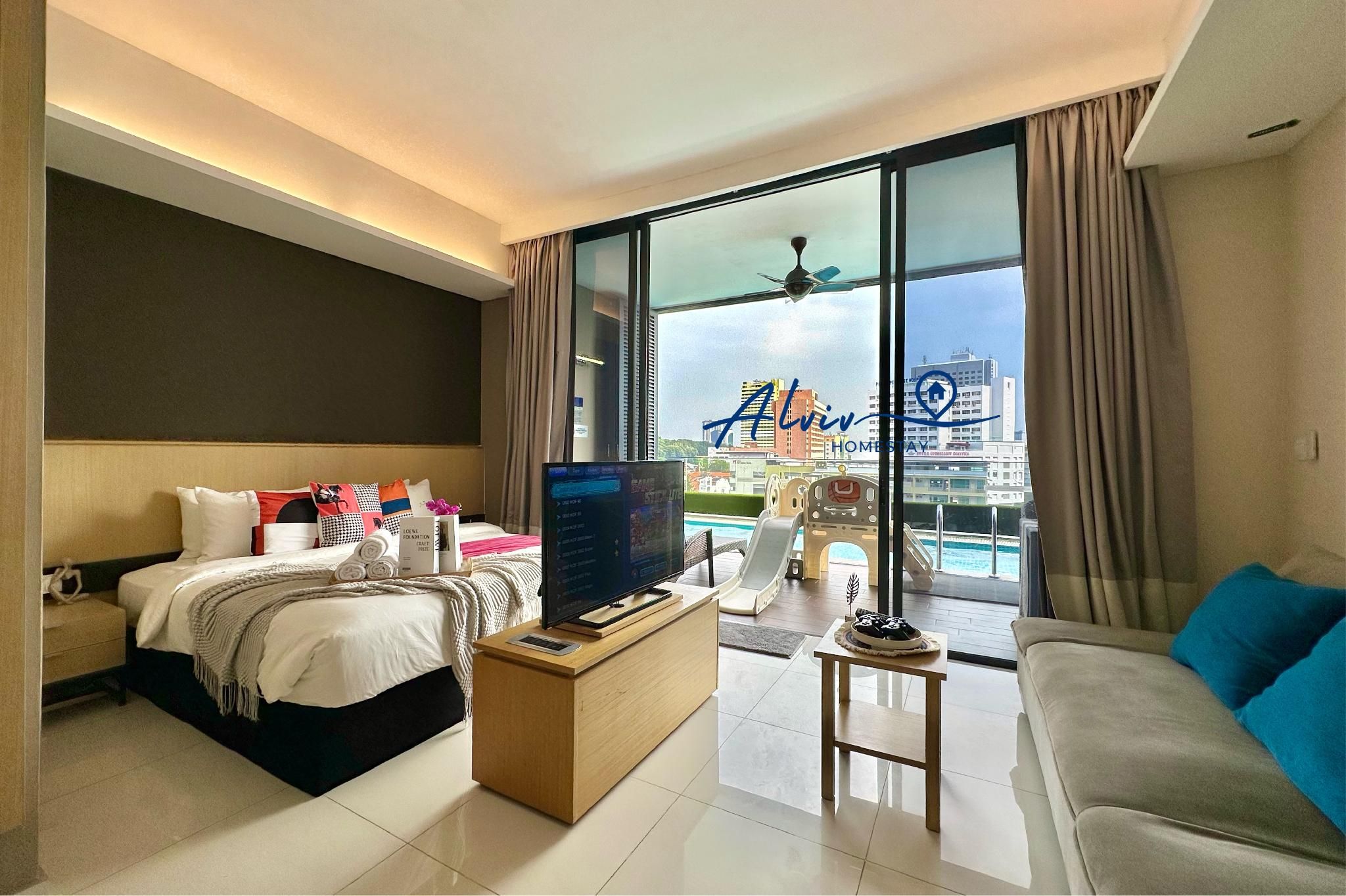 Poolside Room with King Bed - Accessible