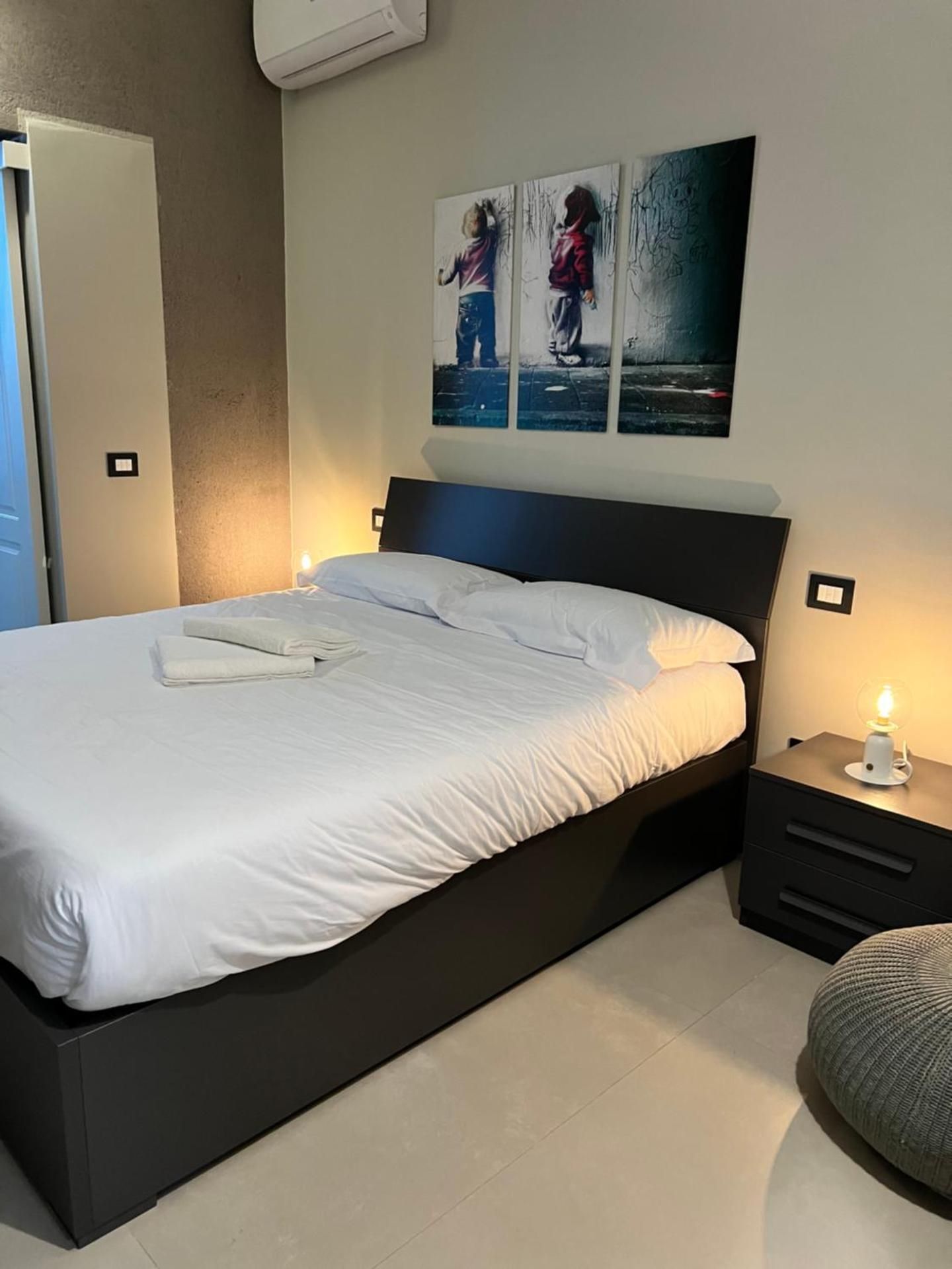 V&B Suites and Apartments King Room