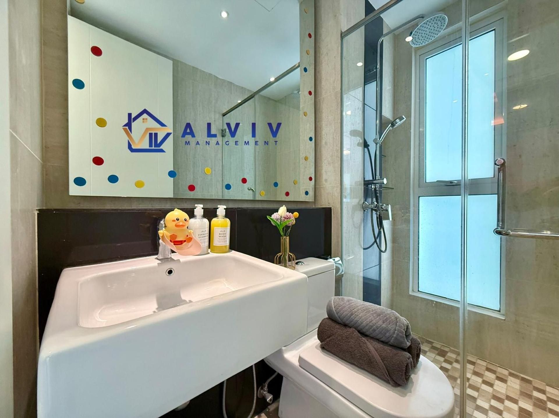 Cheerful Circus Theme Three-Bedroom Apartment with Kids Playground