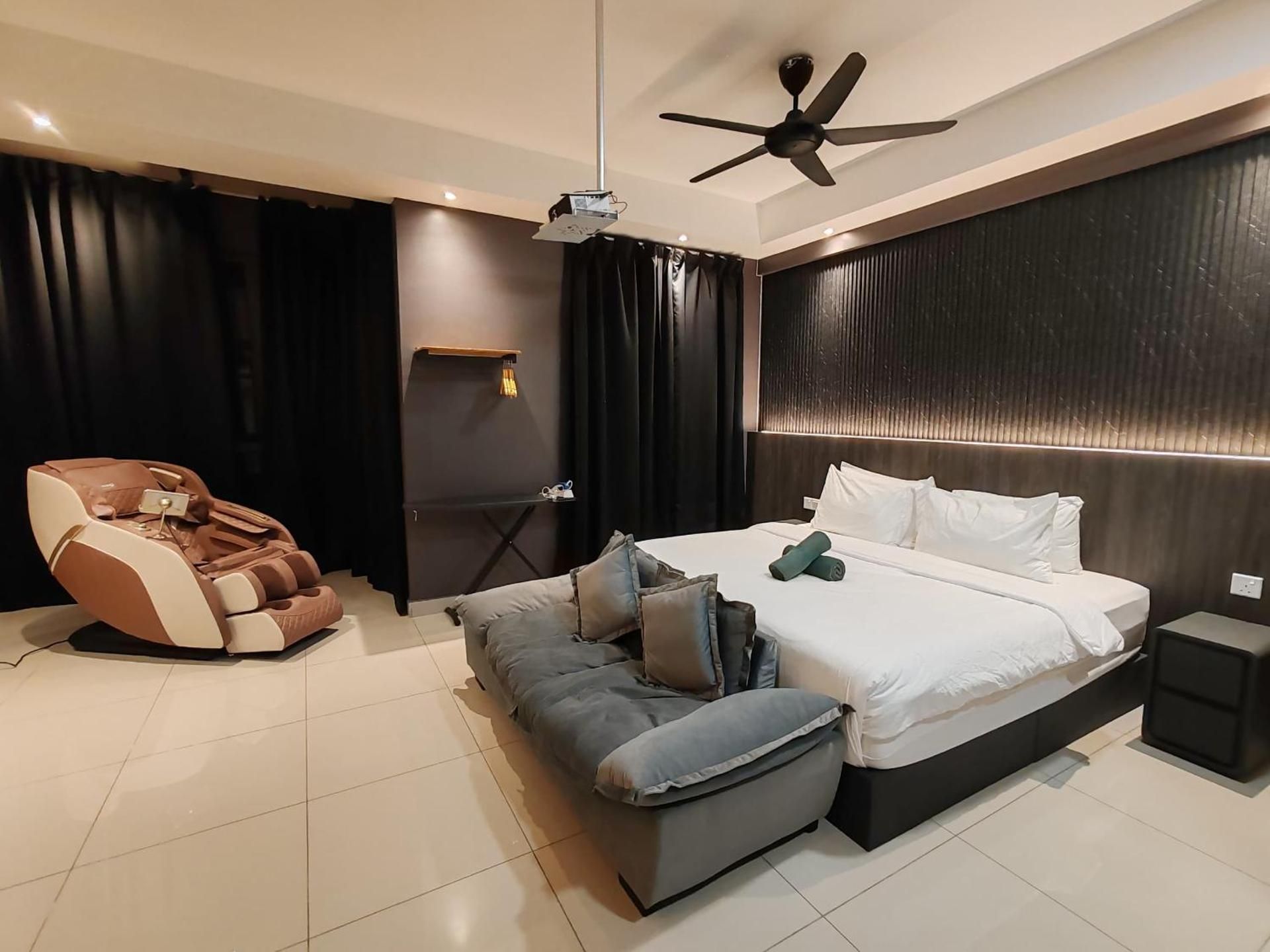 Partial Sea View King Room