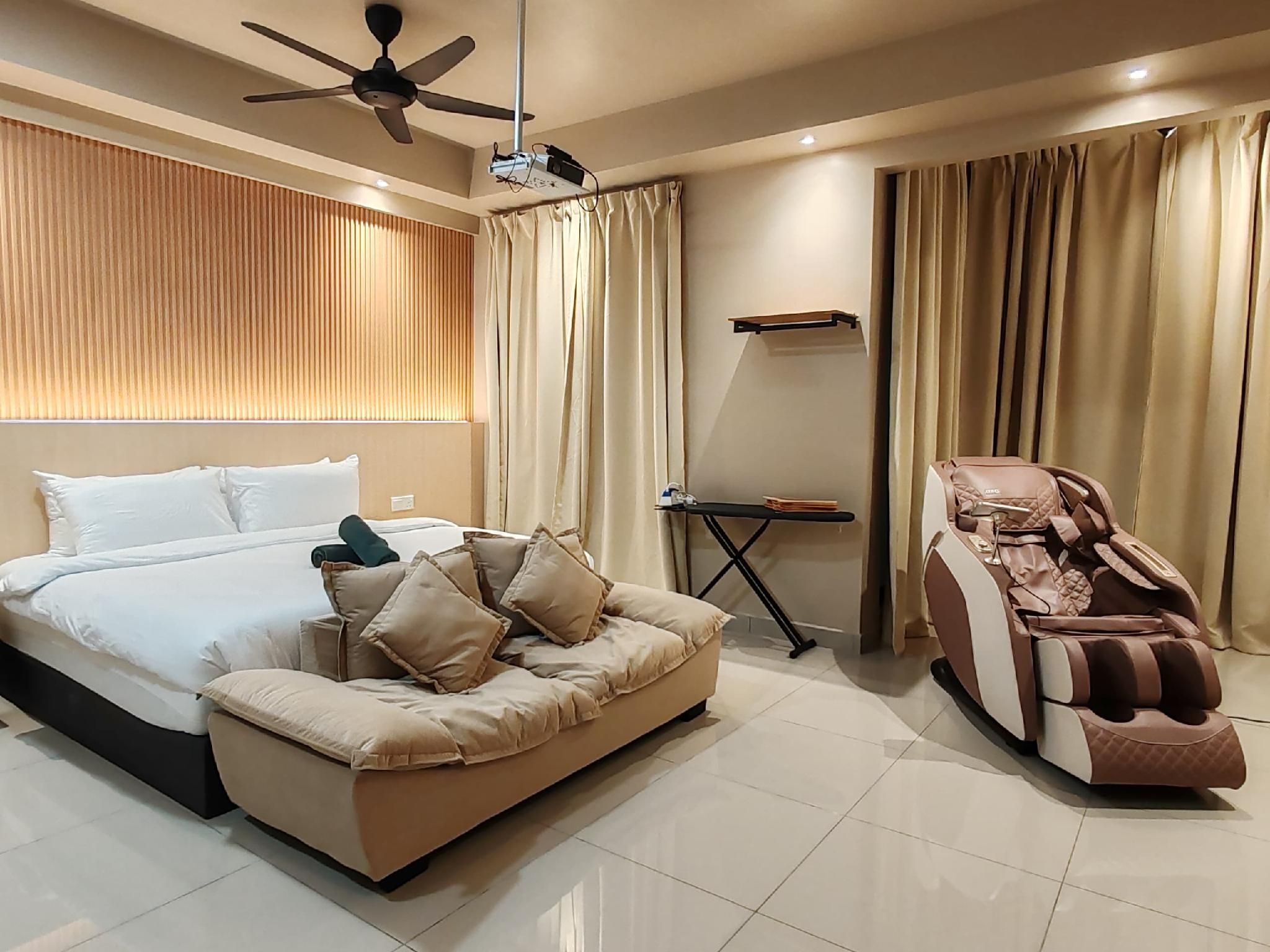 Pool View Room - King Bed