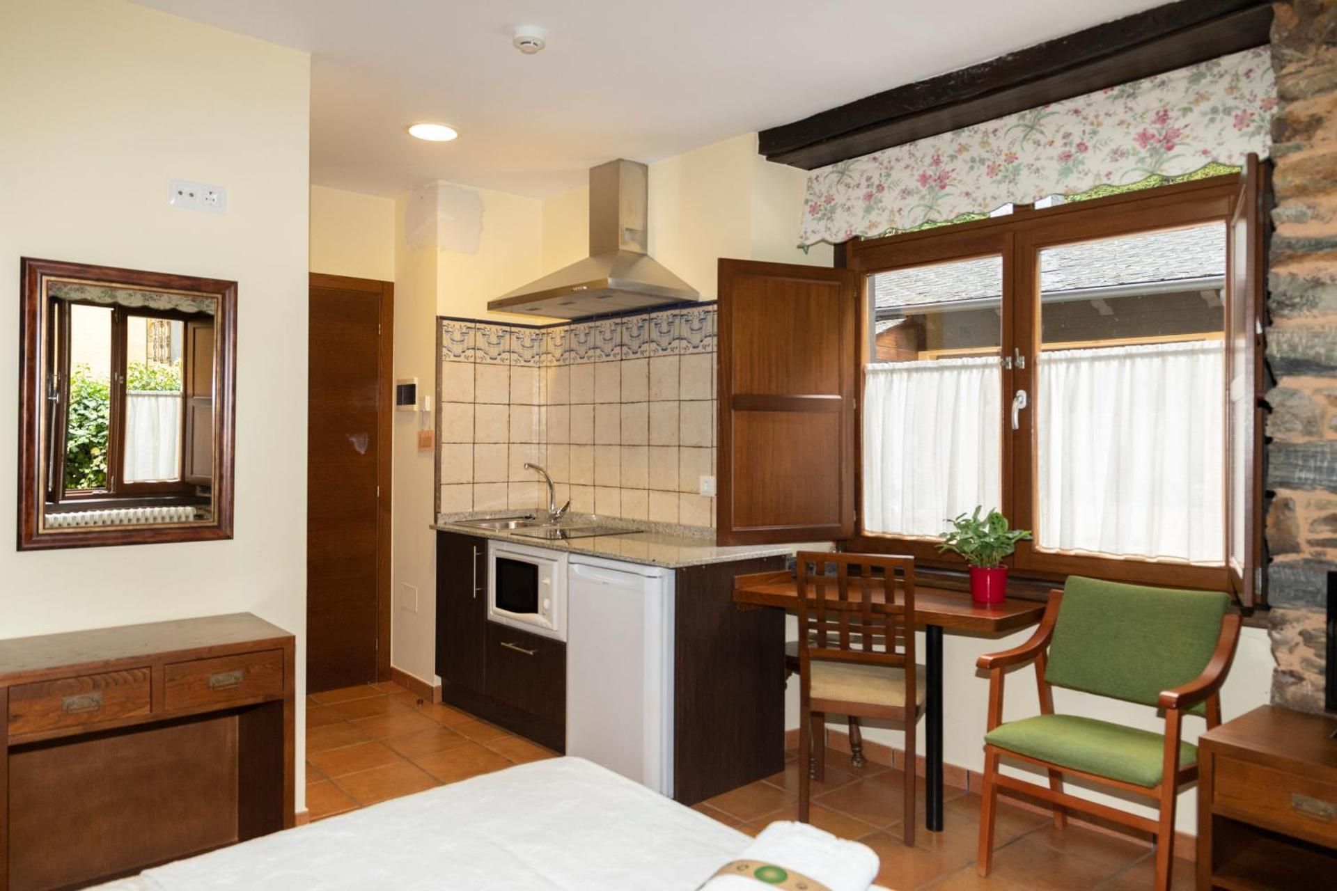 Studio (2 Adults)