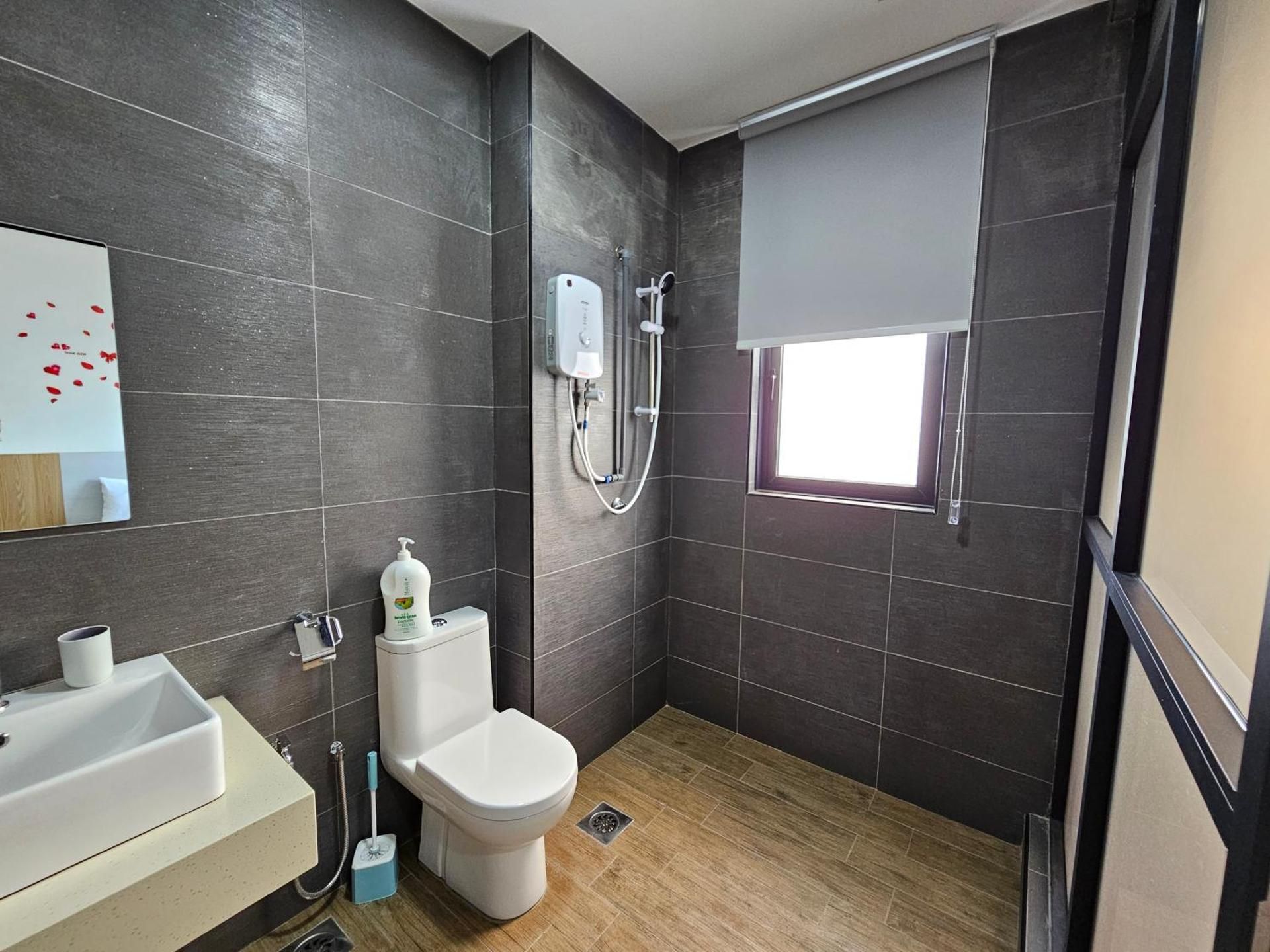 Romance Haven Studio Apartment (High floor and Near Swimming Pool)