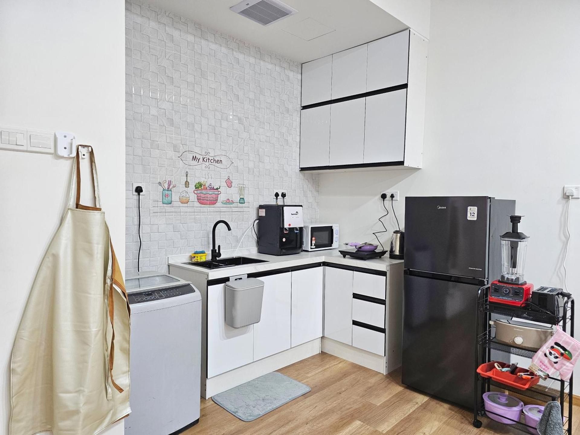 Euro Cooking Tools & Private Covered Parking - Studio Apartment 
