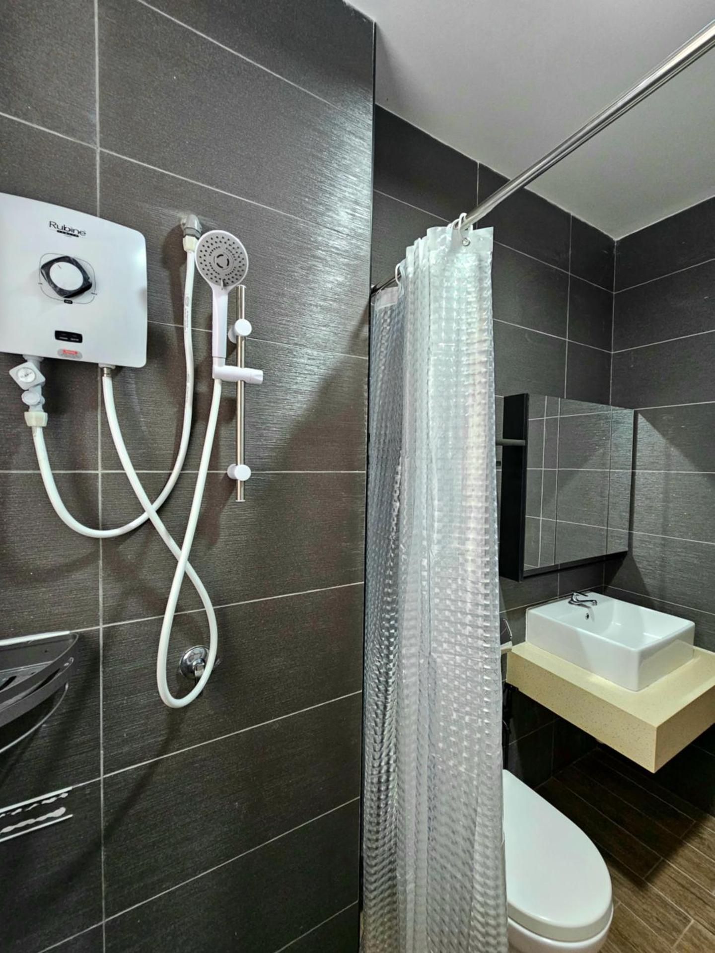 Euro Cooking Tools & Private Covered Parking - Studio Apartment 