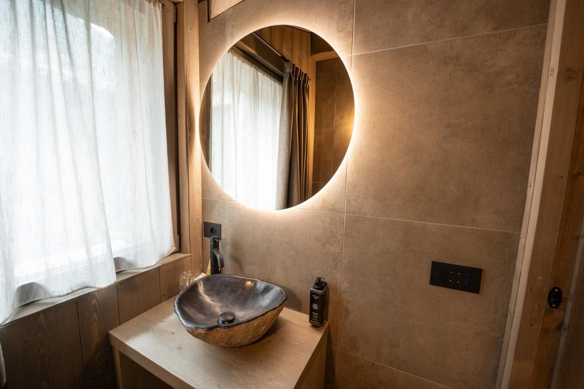 King Room with Spa Bath