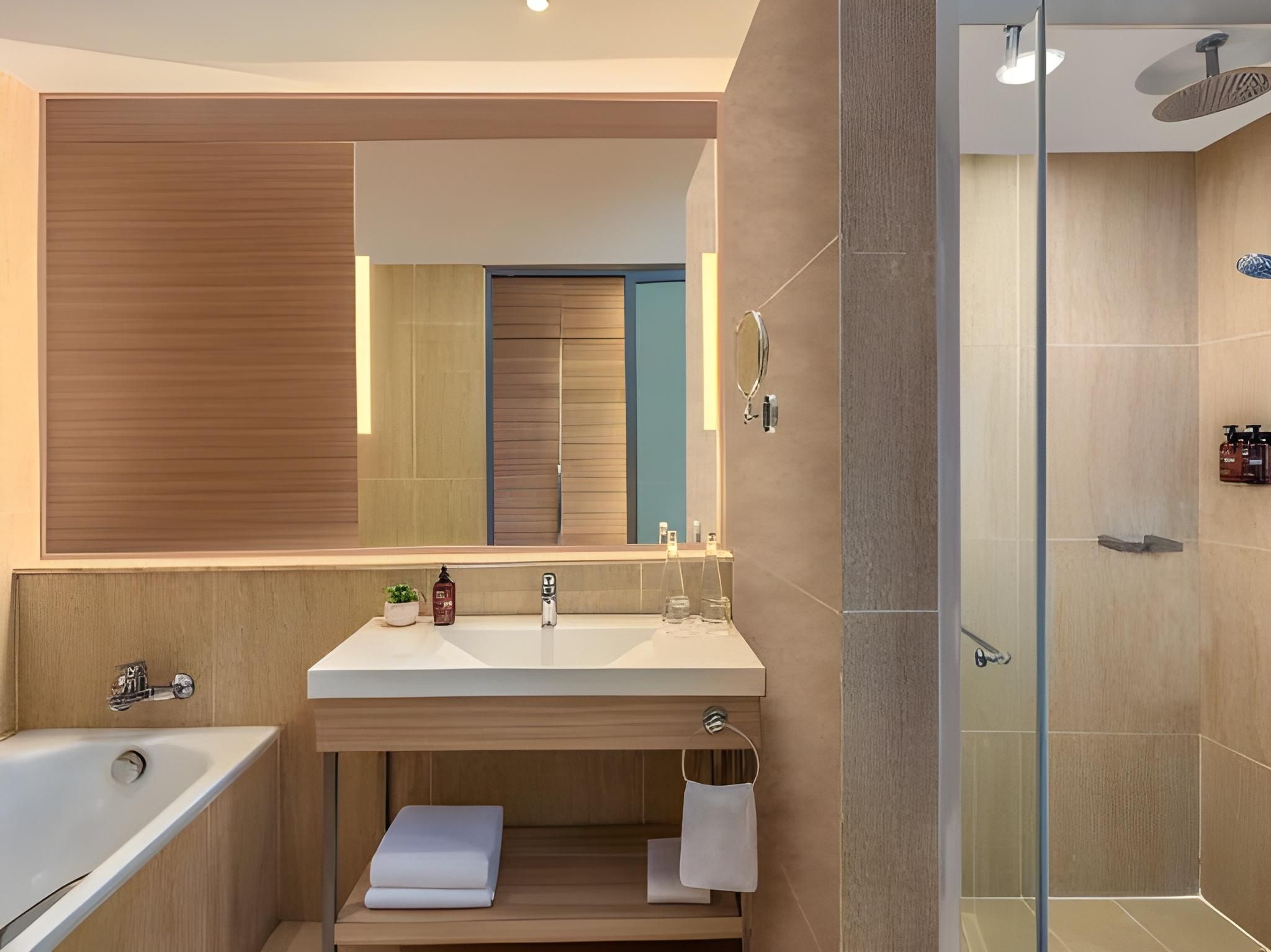 Junior Suite 1 Queen