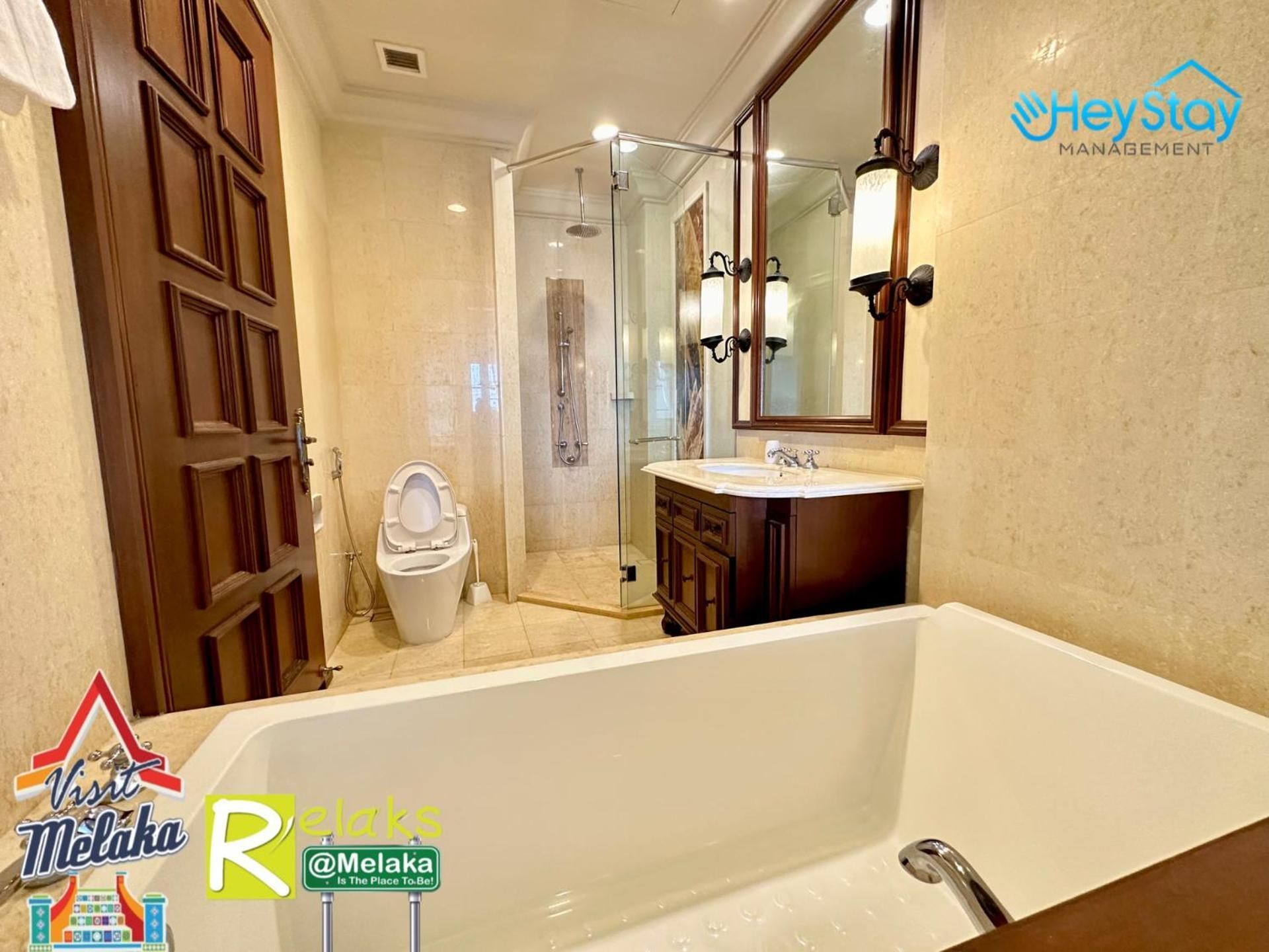 CasaDeRio DeluxRiverSuite Walk5minsToJonkerSt by HeyStay Management Two-Bedroom Apartment with Sea View