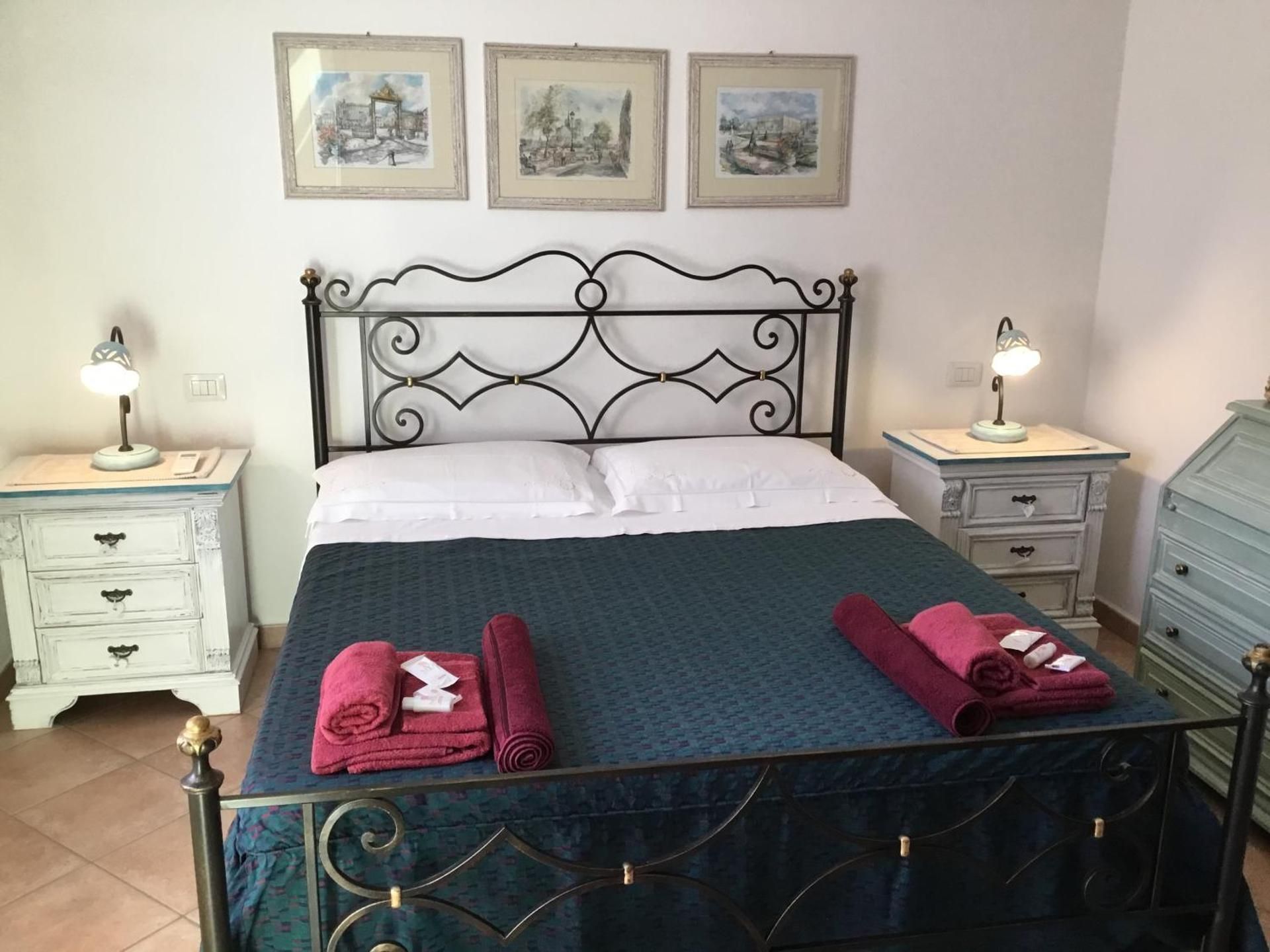 Double Room with Shared Bathroom