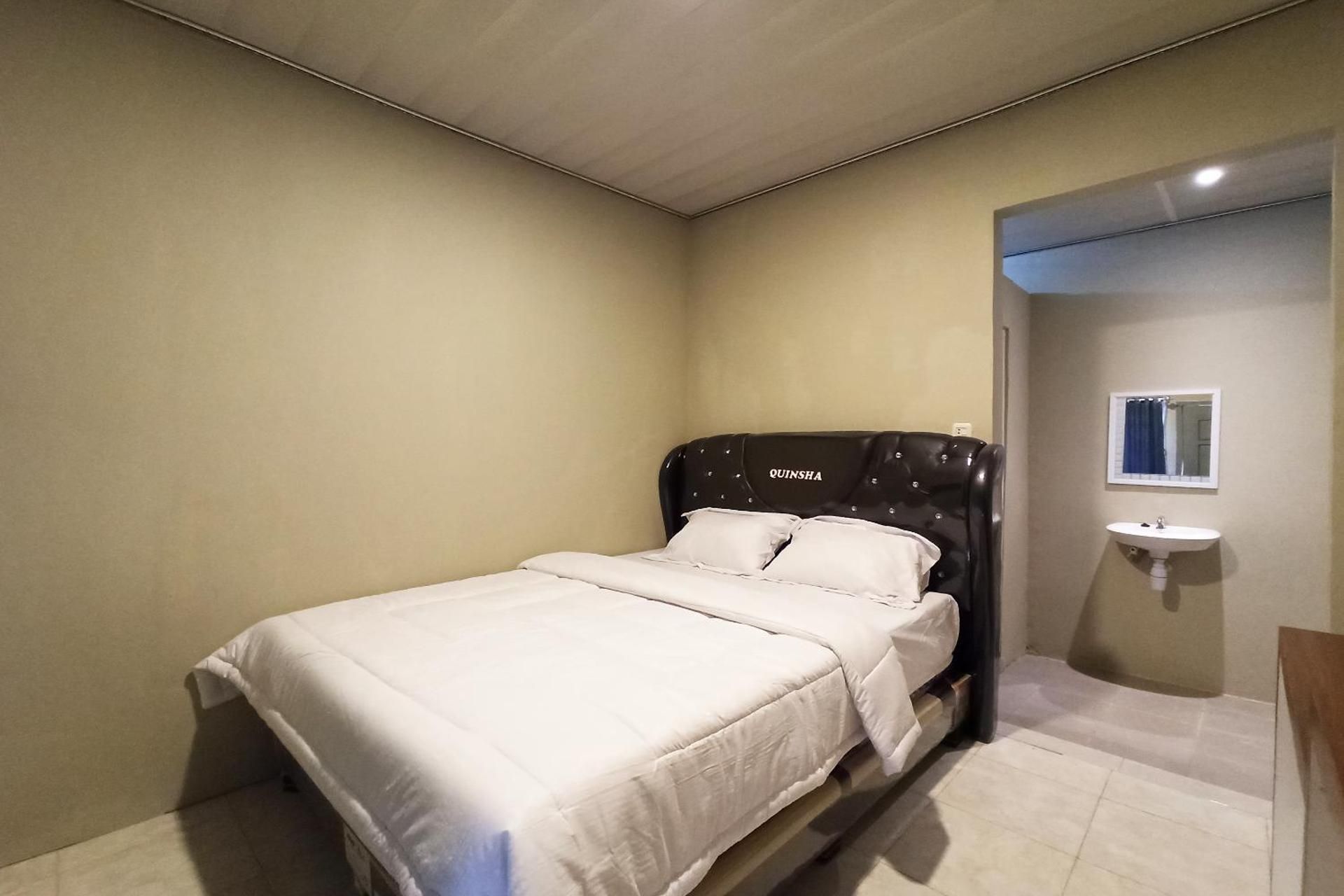 RedDoorz Room