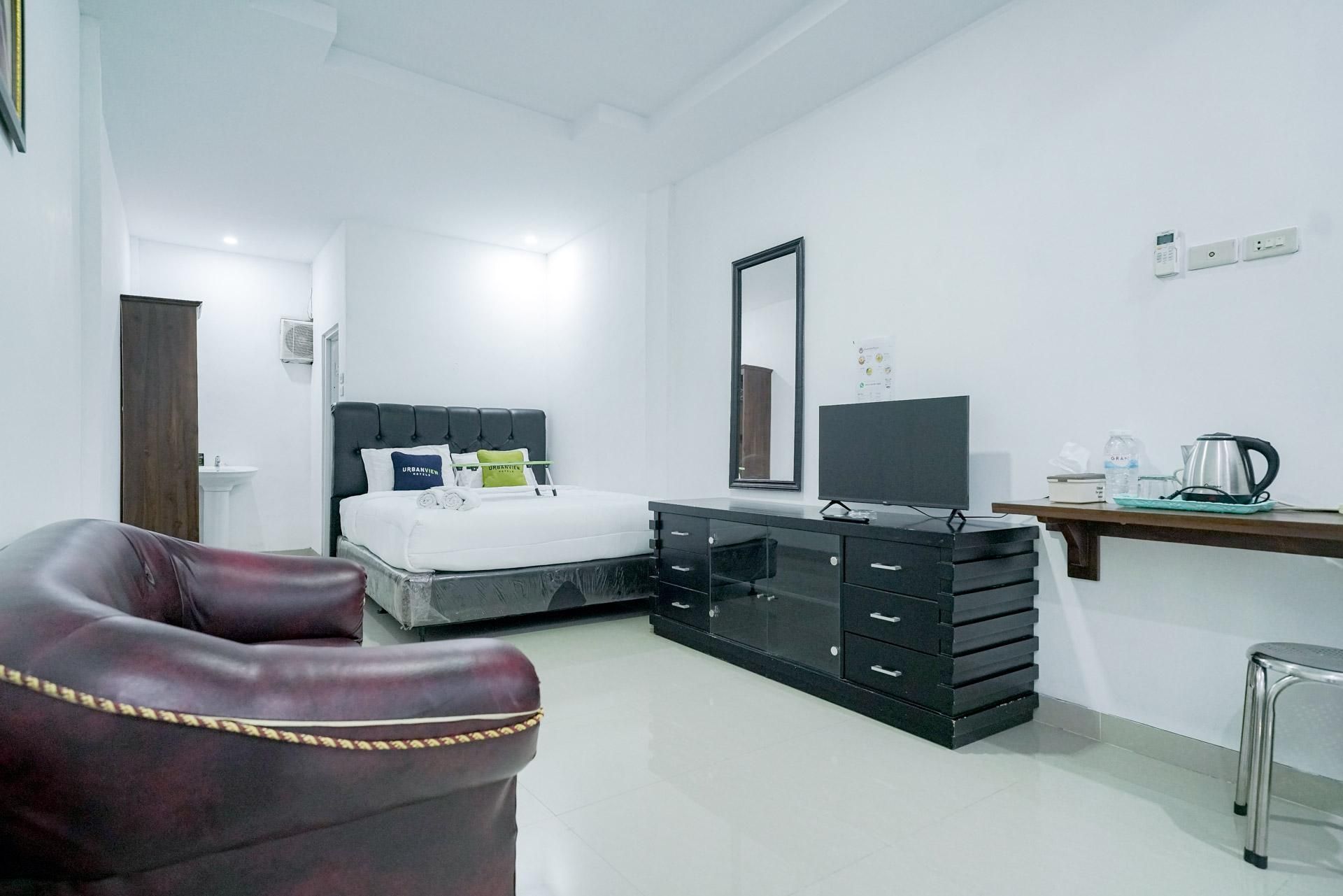 Urbanview Hotel Pondok Indah Pringsewu By RedDoorz Deluxe Room 3