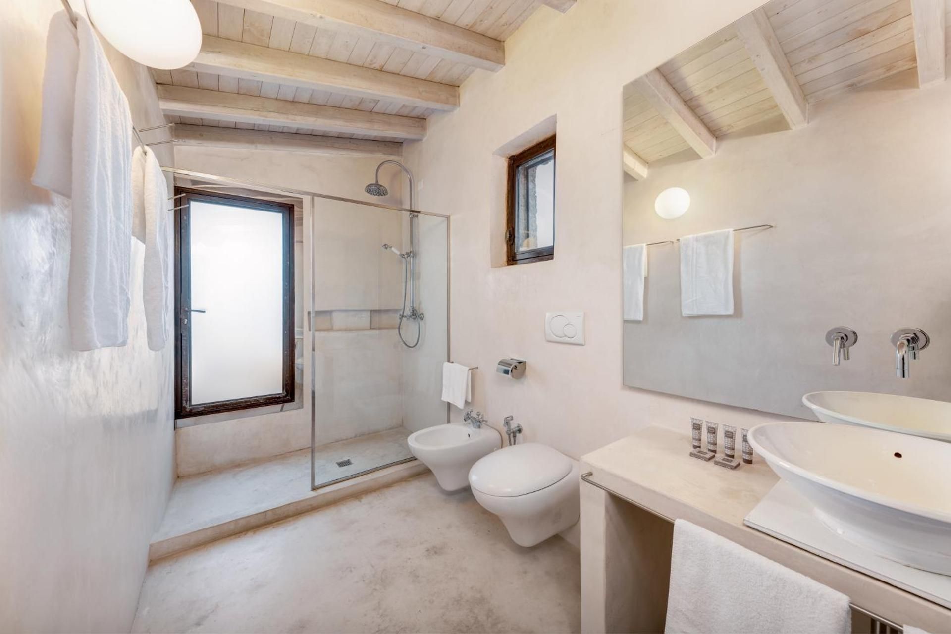 Queen Suite with Sea View