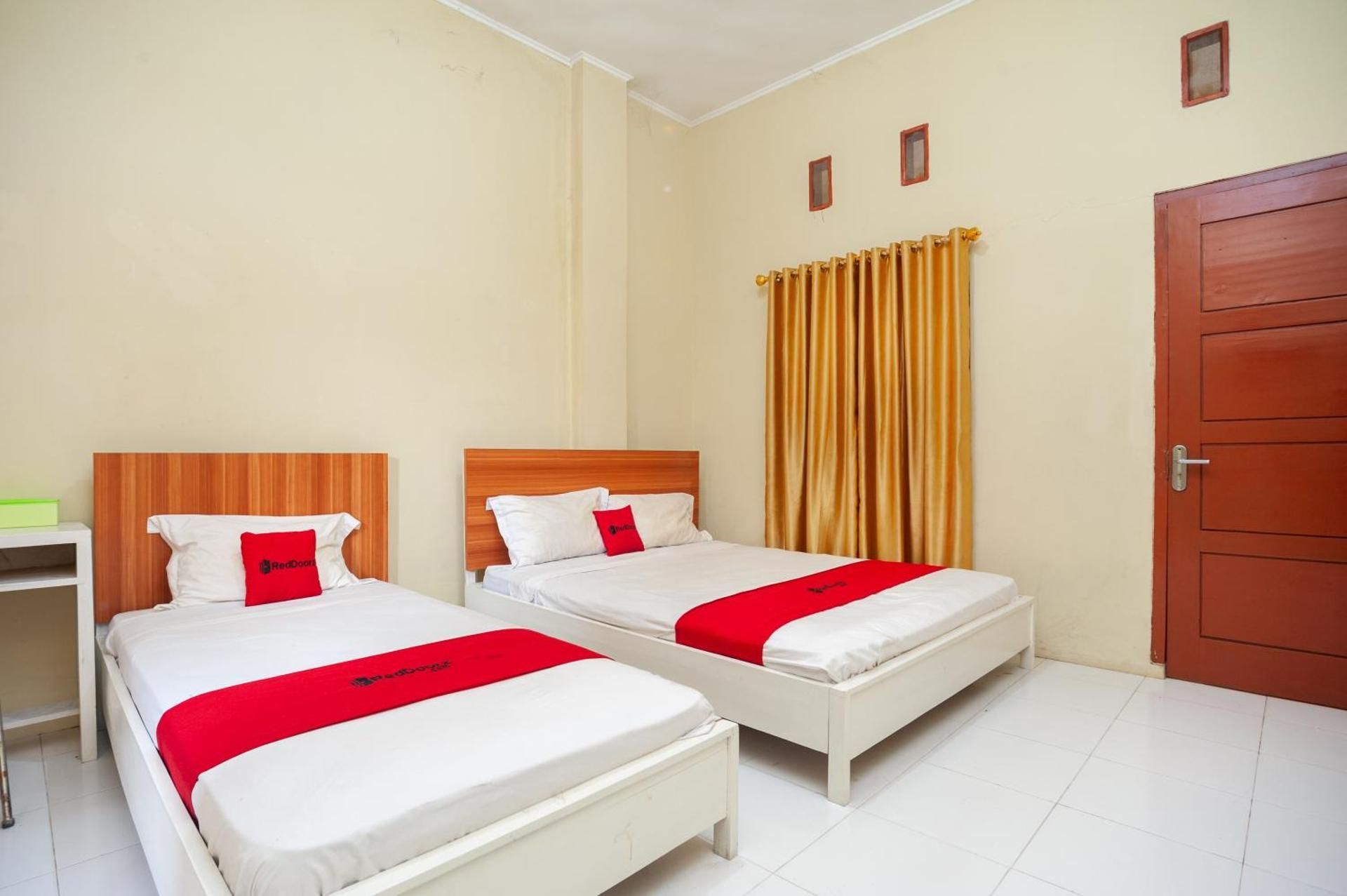 RedDoorz Room