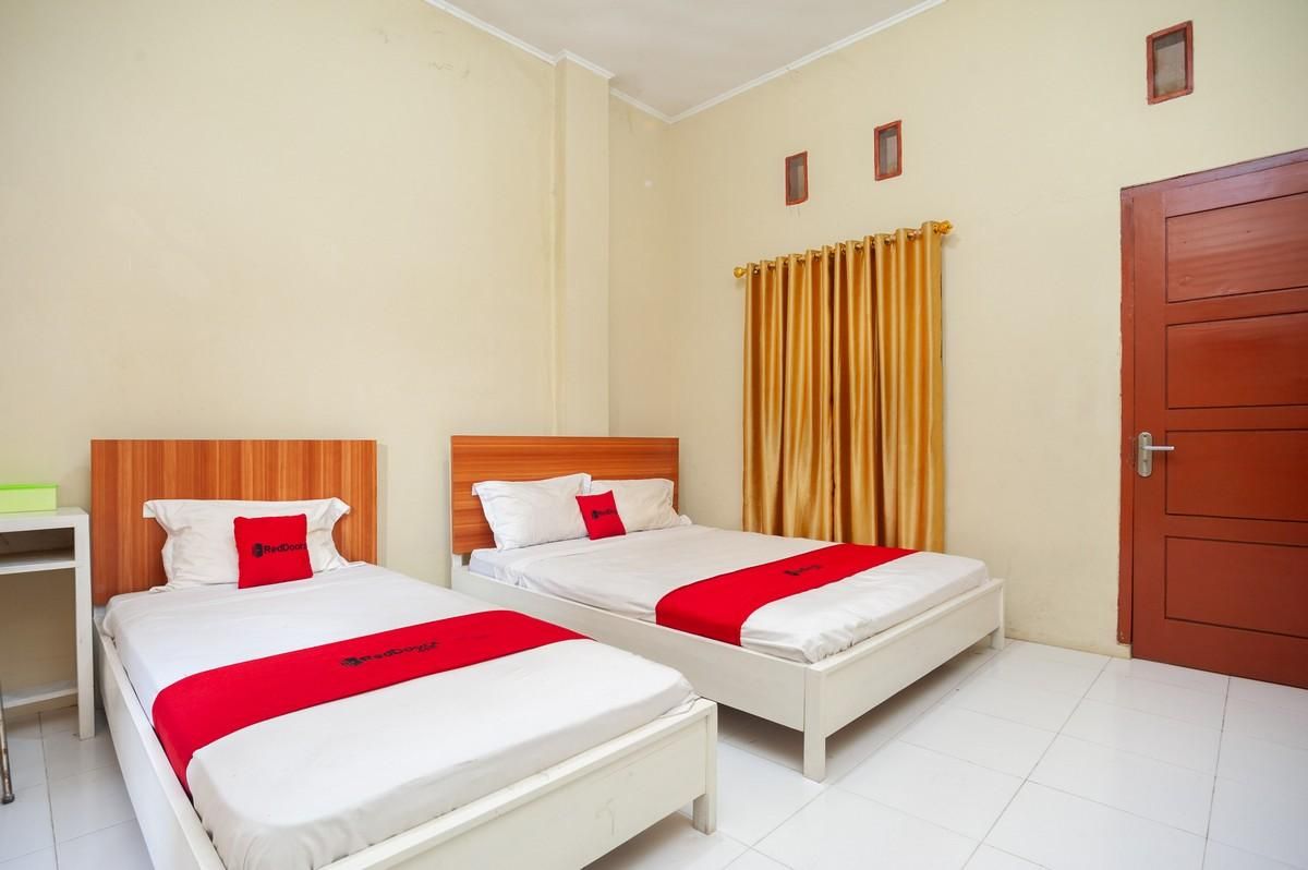 RedDoorz Family Room